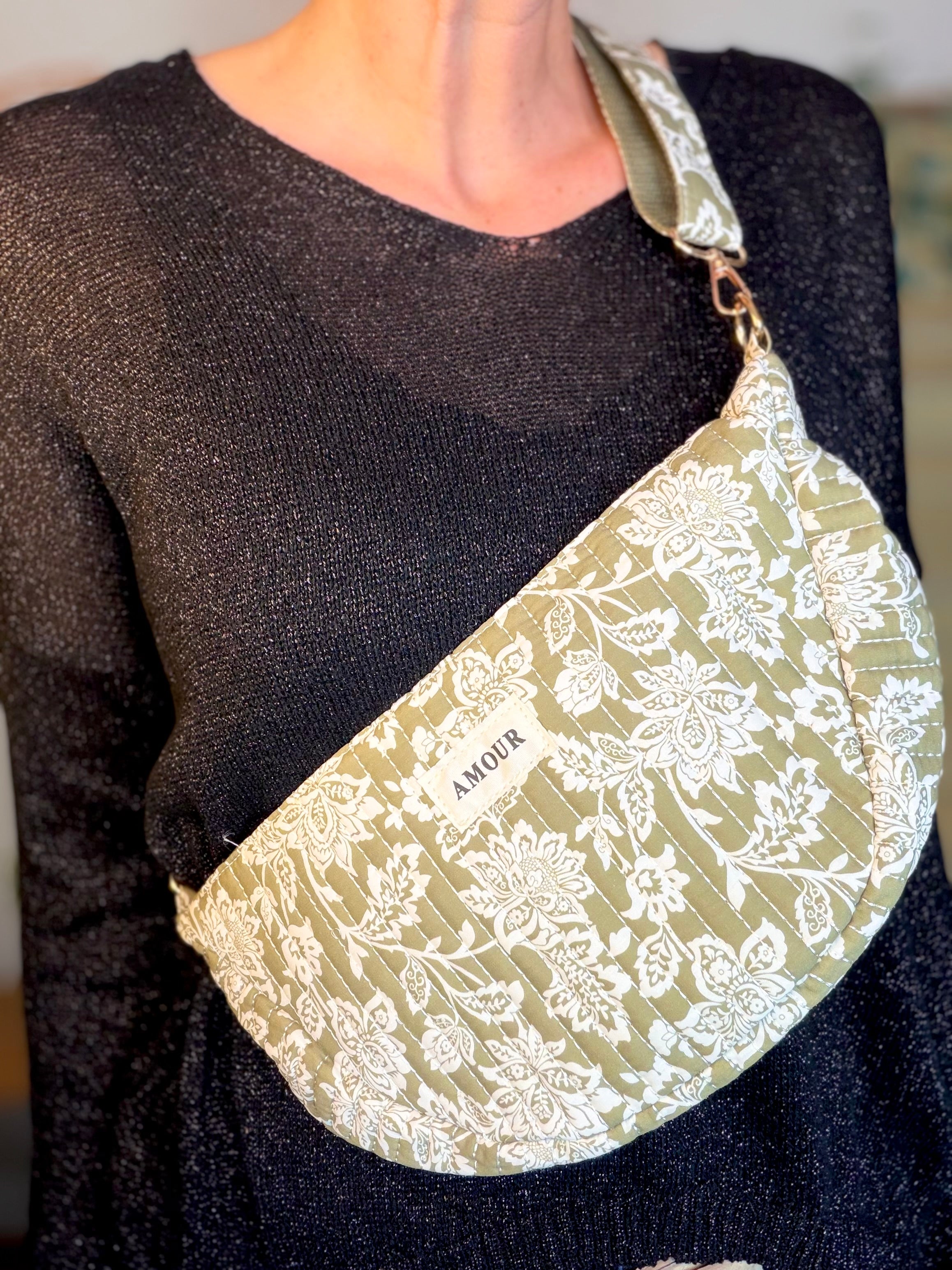 Sac demi-lune matelassé Amour JILL - Fleuri Kaki