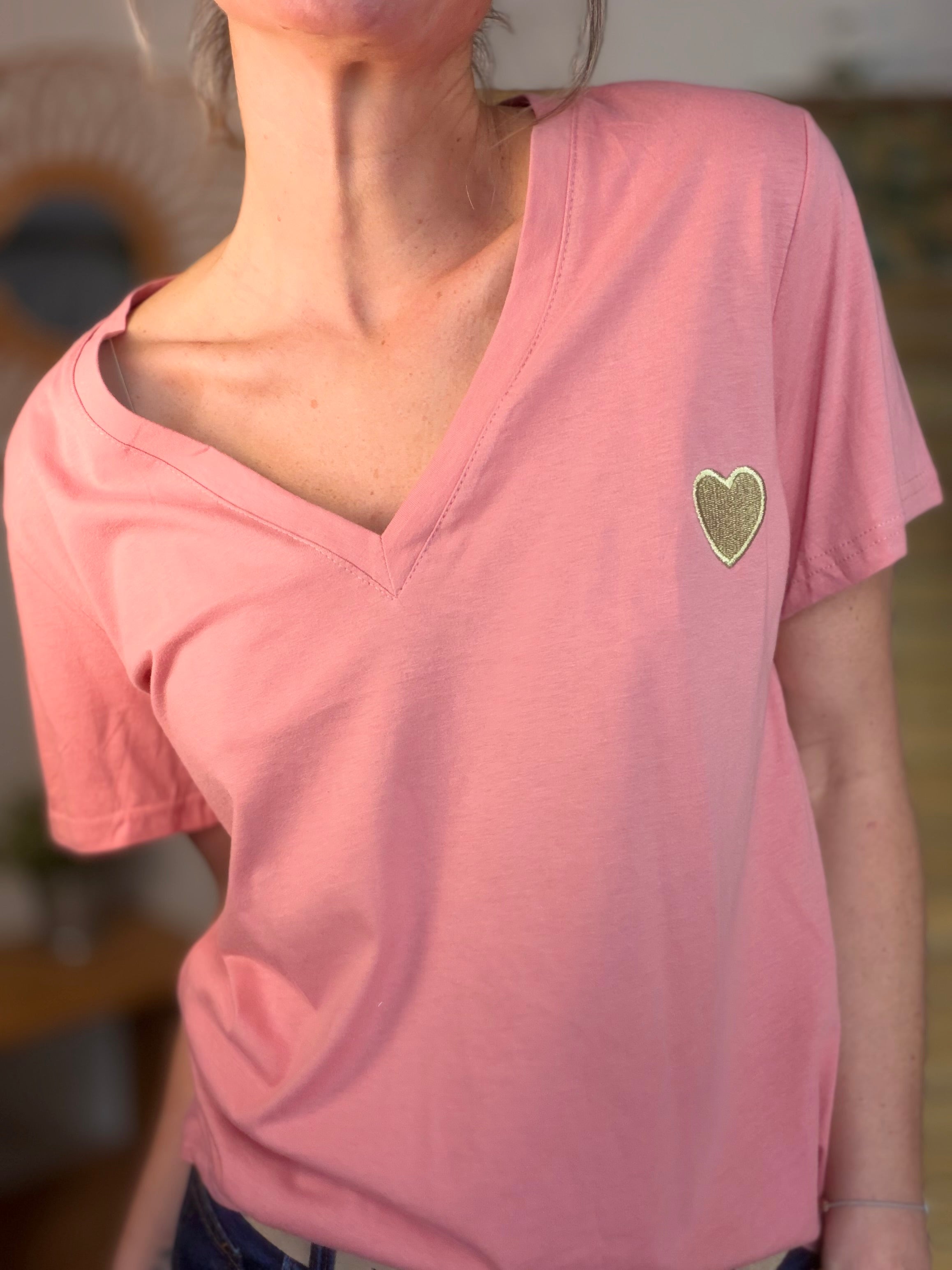 Tee shirt col V cœur brodé Fuschia 🩷 DITA