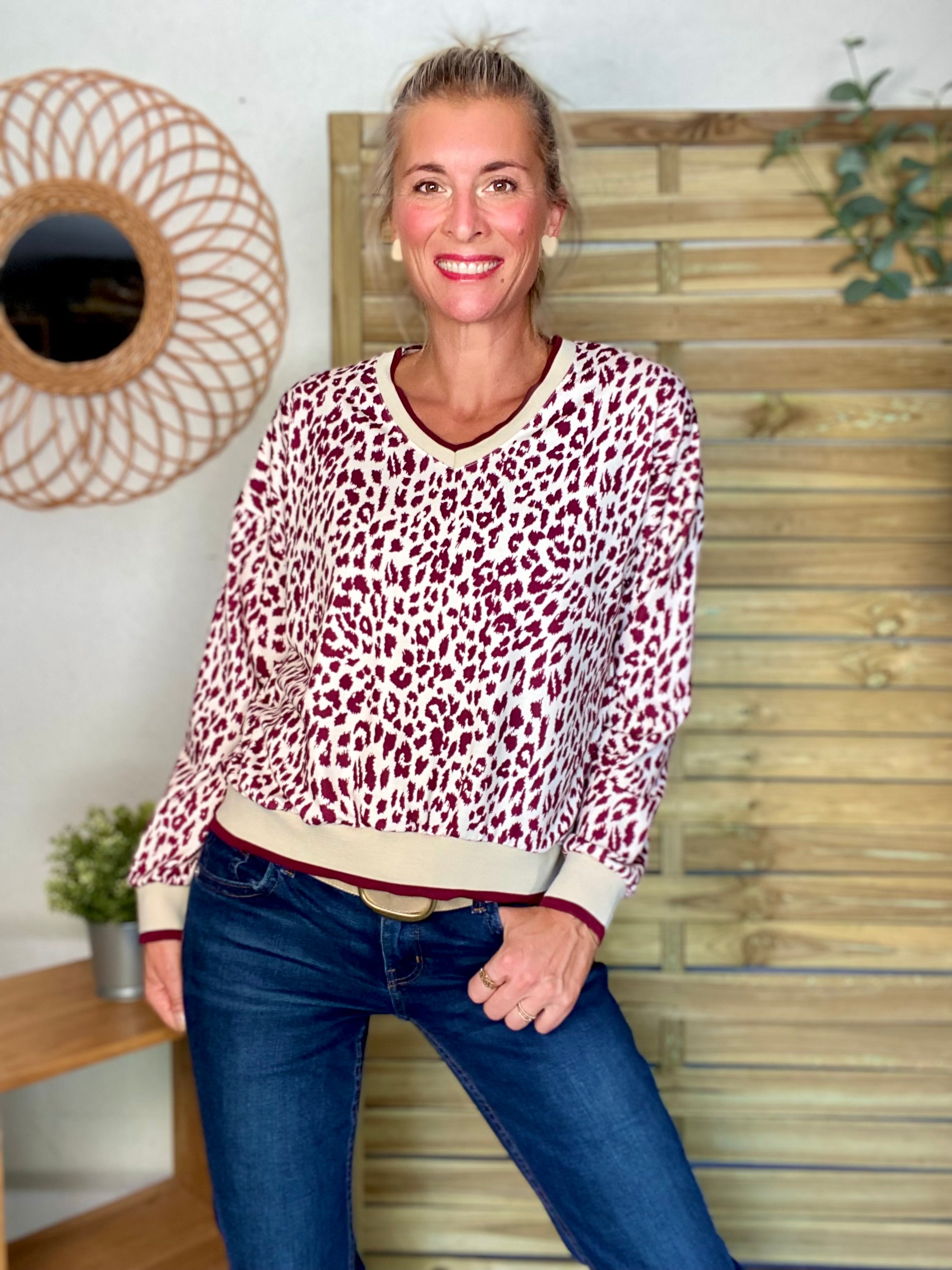 RETOUR EN STOCK DÉBUT OCTOBRE - Sweat imprimé Léo 🐆 AMANDINE - Bordeaux