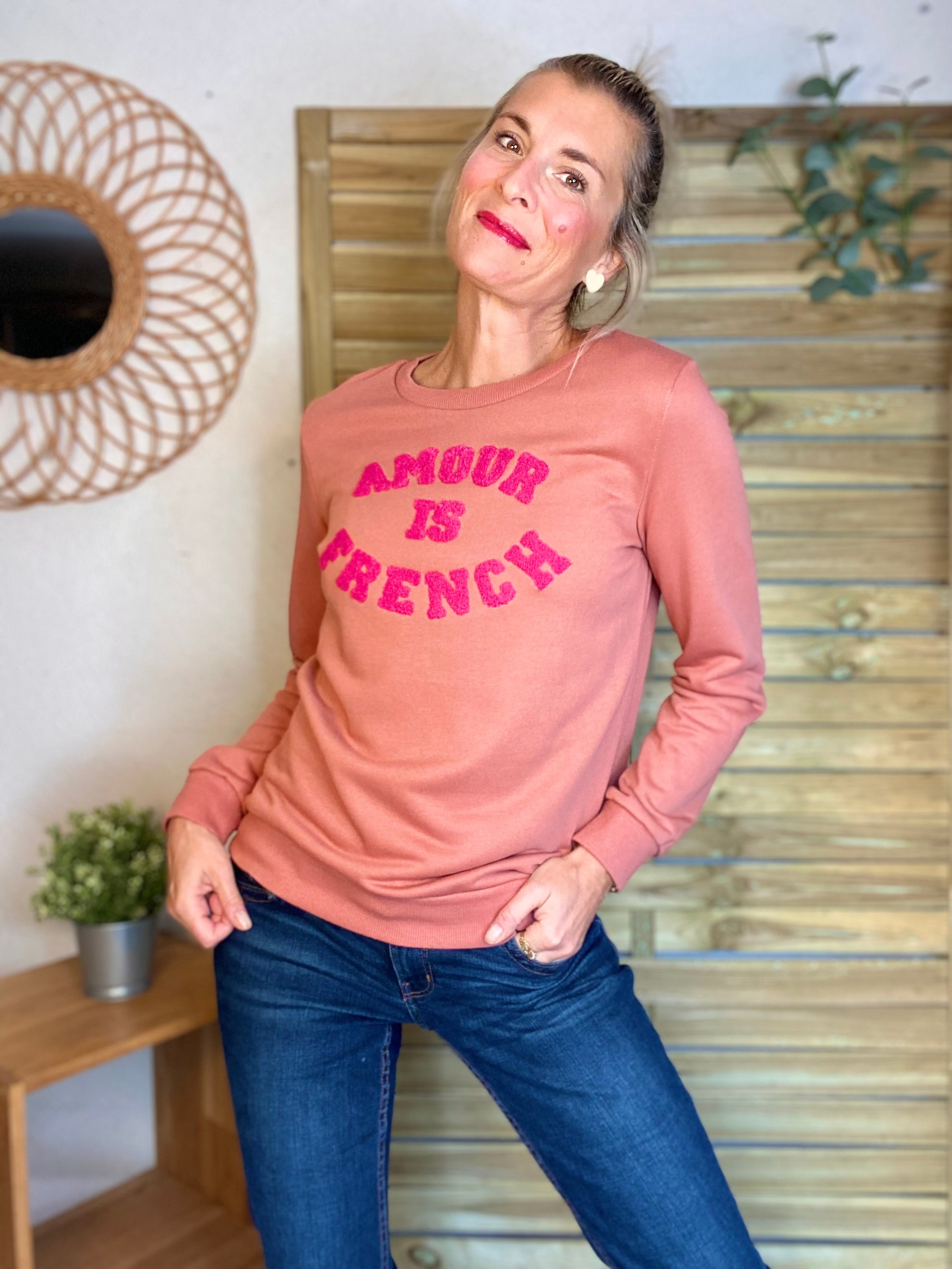 Sweat AMOUR IS FRENCH - OPHELIA - Vieux rose / Fuschia