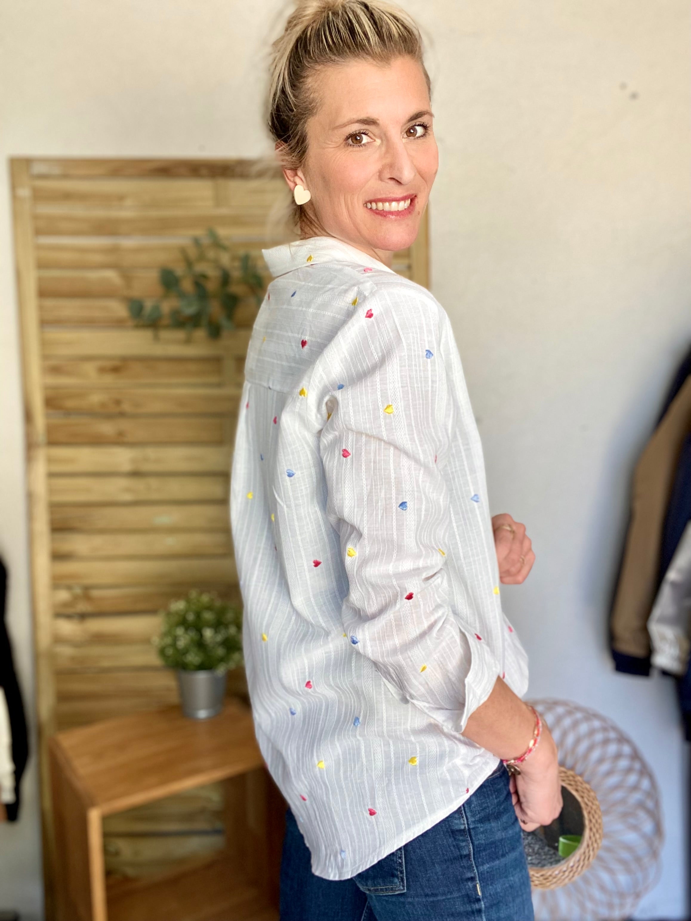 Chemise en coton avec cœurs brodés LÉA - FIN DE SÉRIE