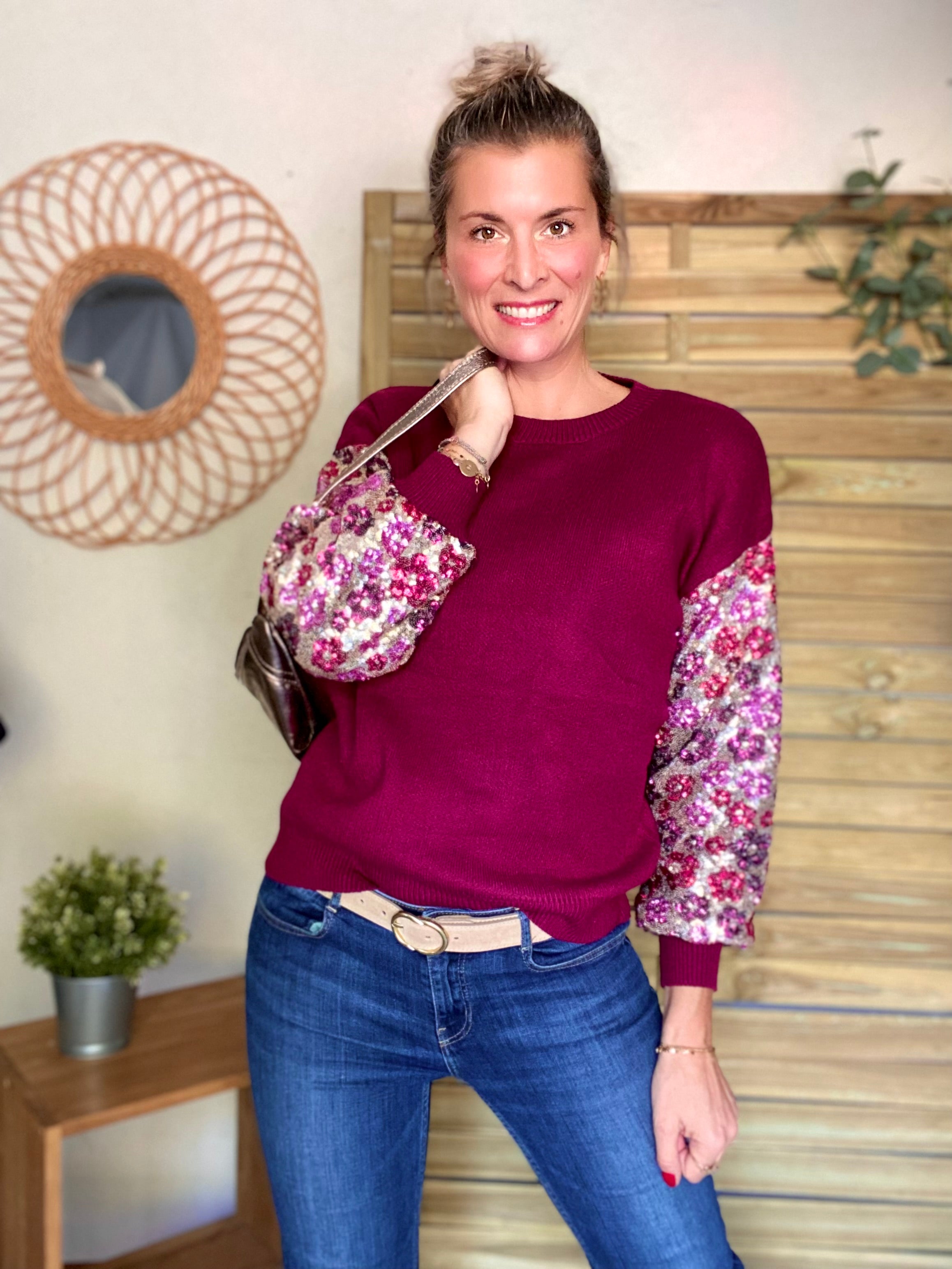 Pull ANDRÉA avec manches à sequins motif fleurs - Bordeaux