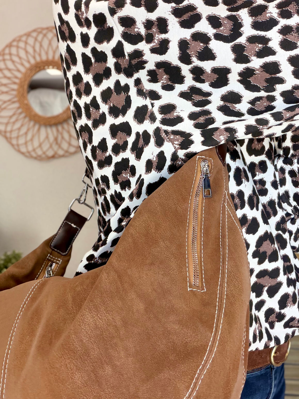 Sac besace XXL en simili cuir brossé - HAROLD Taupe