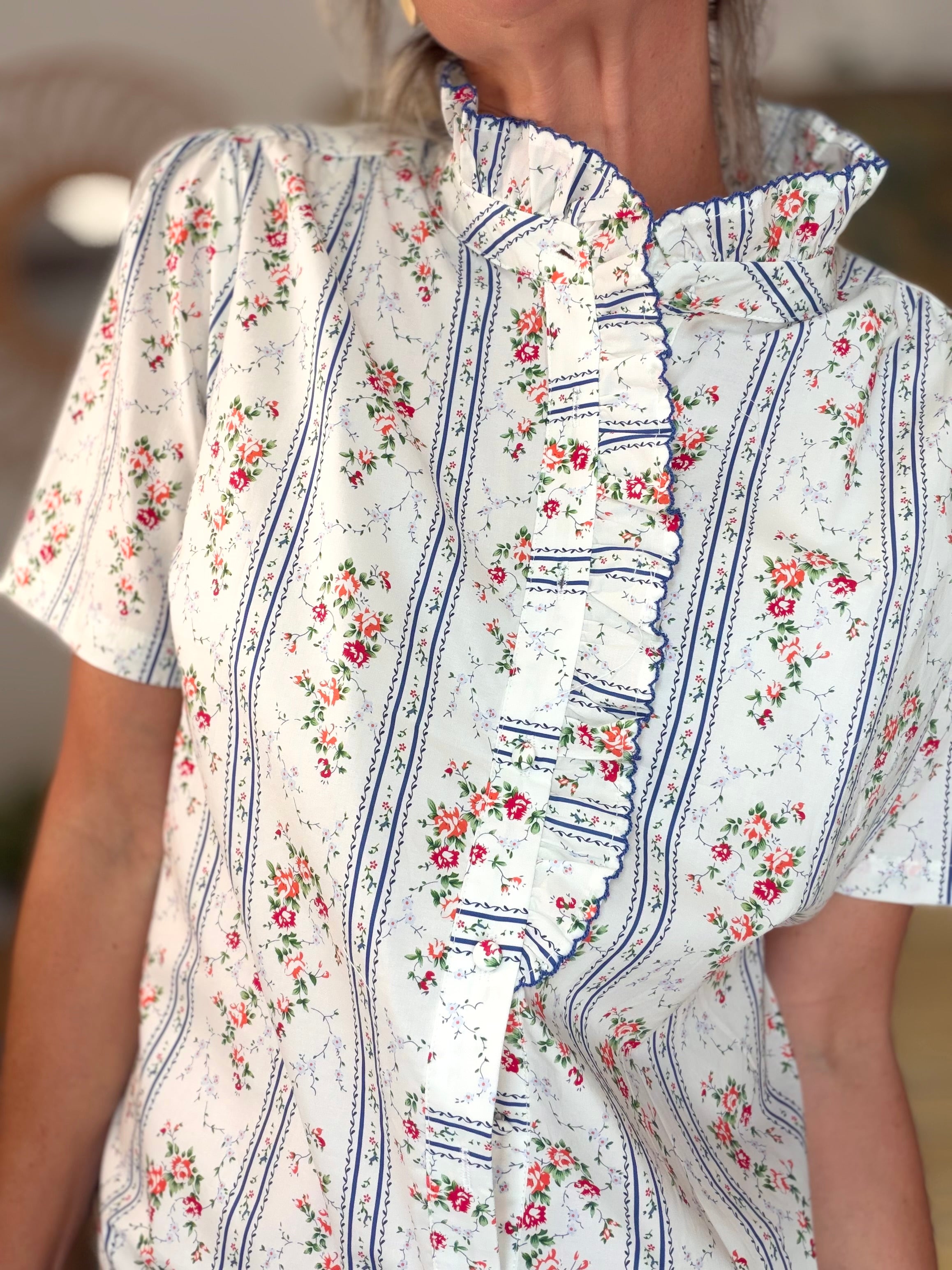 Blouse fleurie rayures bleues manches courtes GWEN