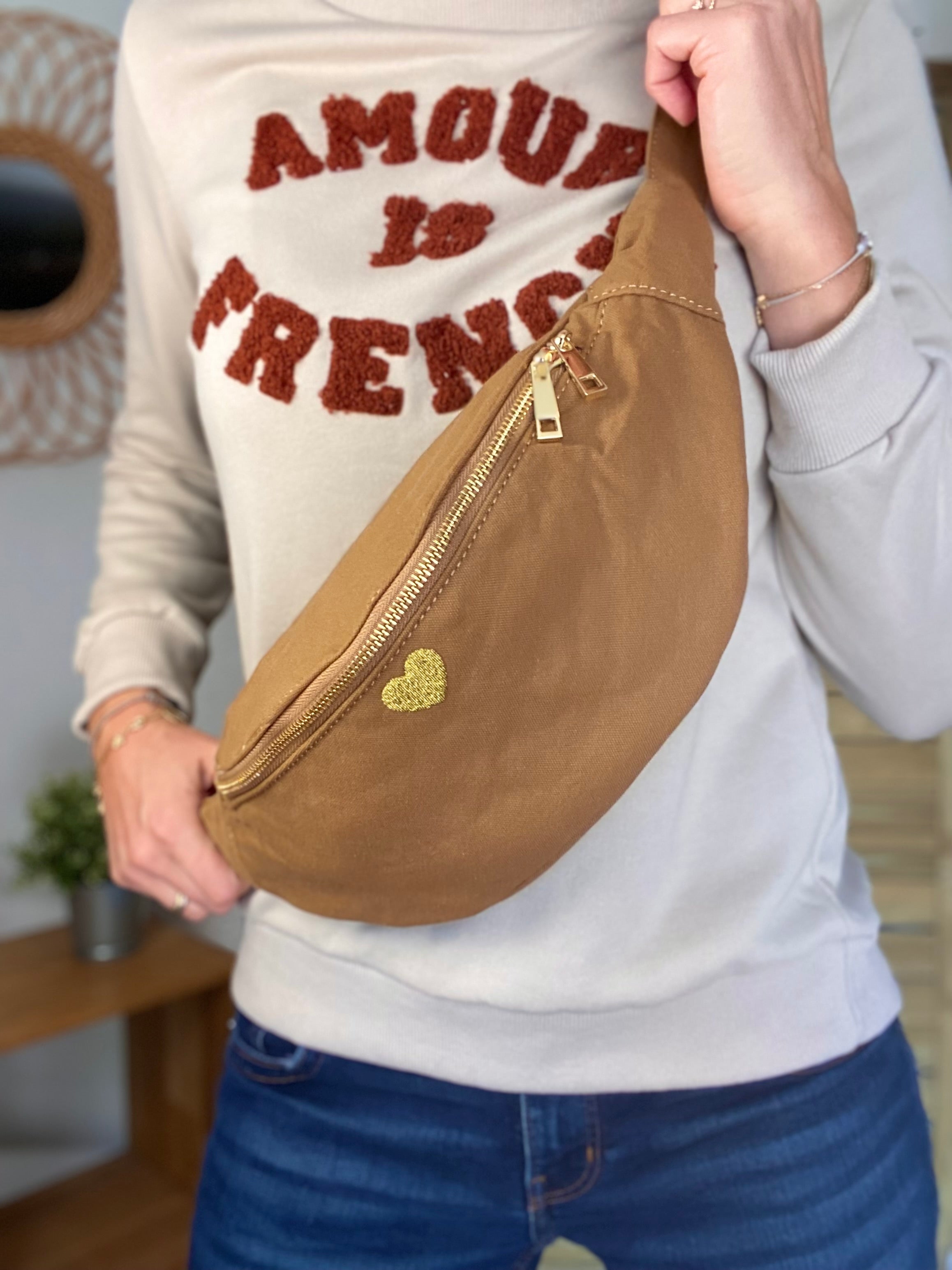 Sac banane en coton Coeur brodé 💛 CASSIDY - Camel