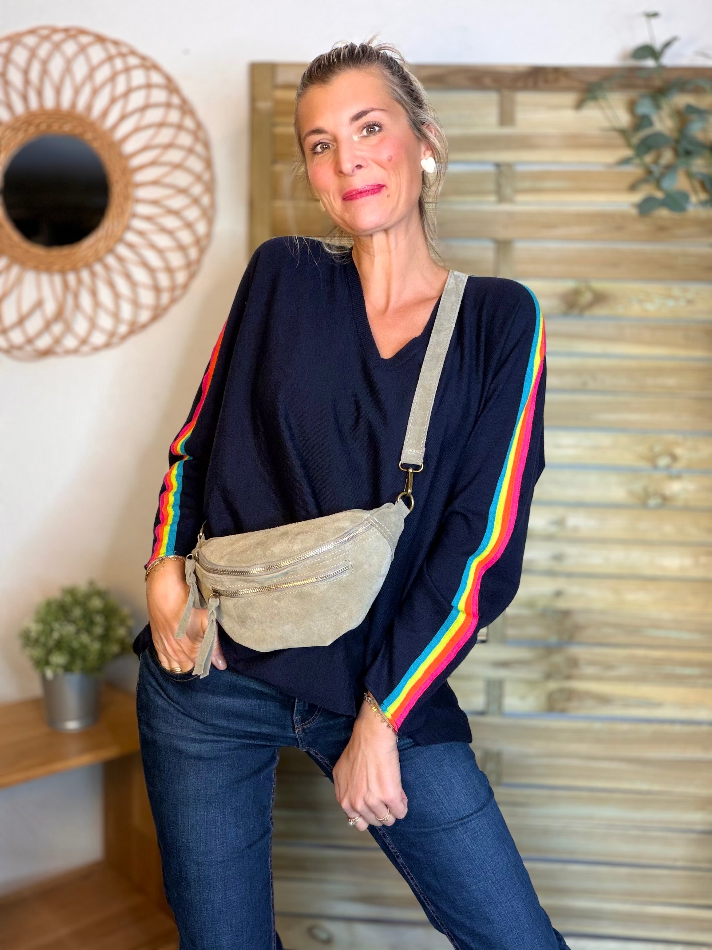 Pull fin avec bandes colorées, col V - RAINBOW OVERSIZE 🌈 Bleu marine