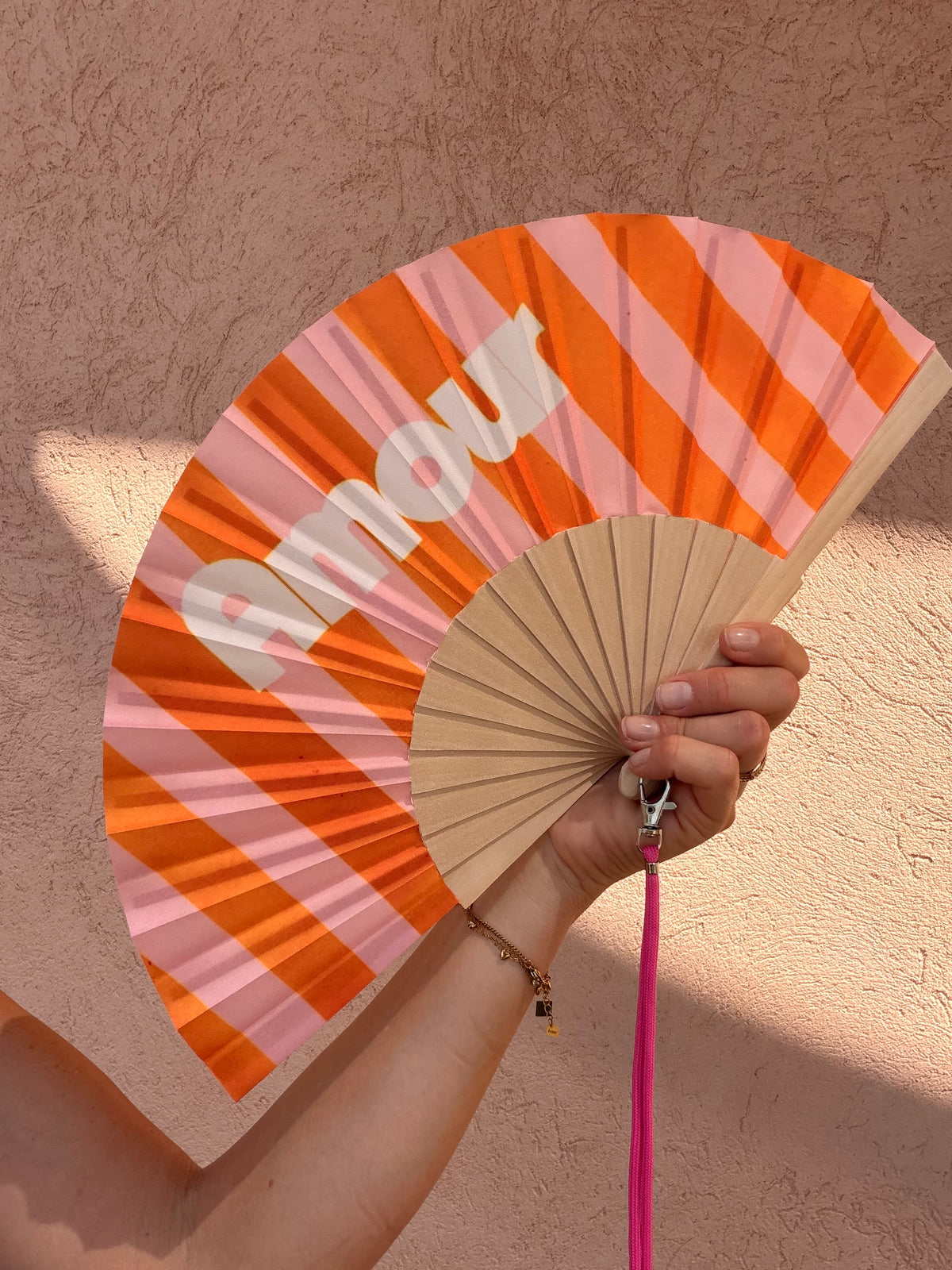 Éventail coloré à message avec bandoulière