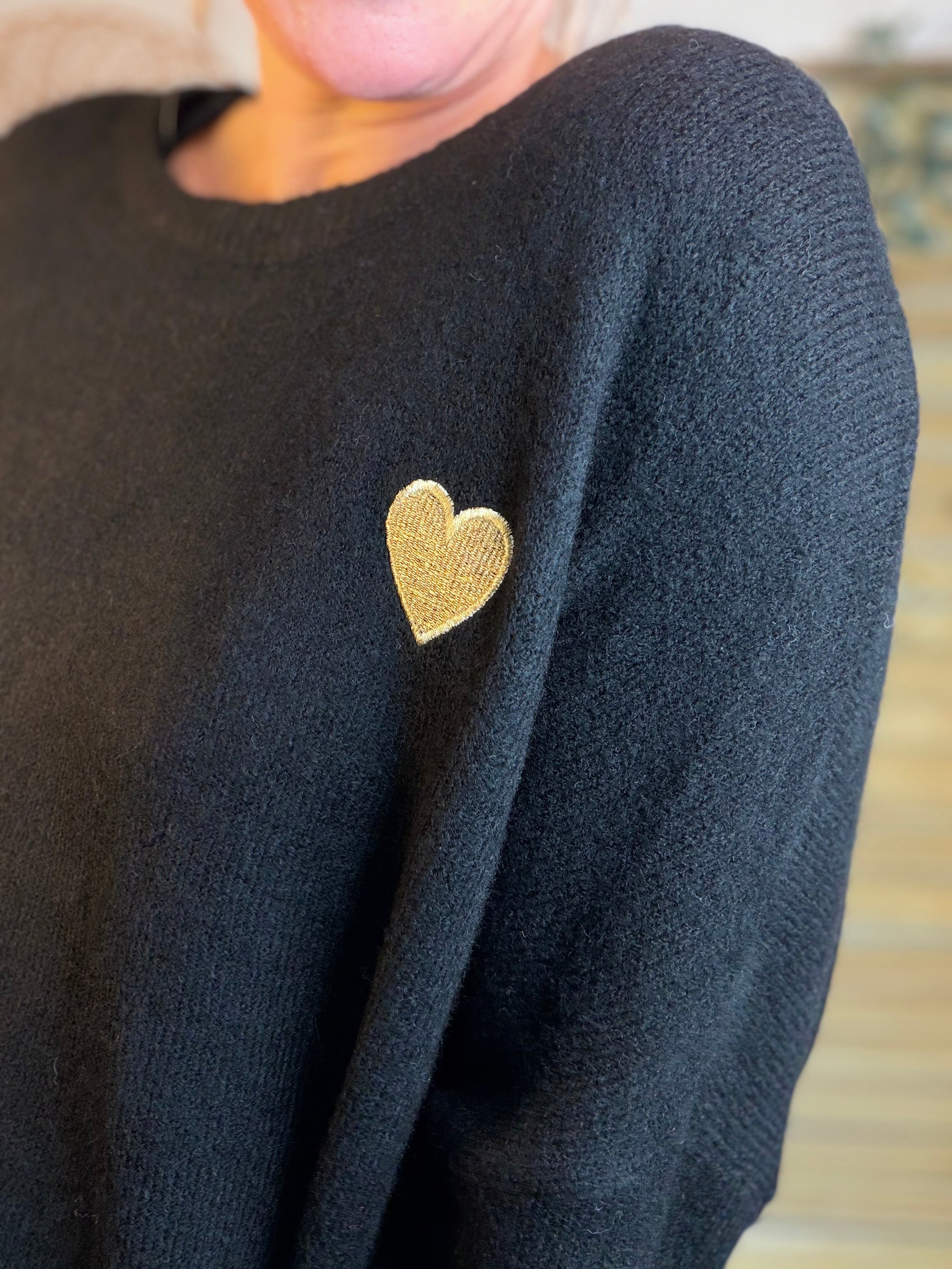 Pull léger en maille cœur doré brodé 💛 MELISSA - Noir