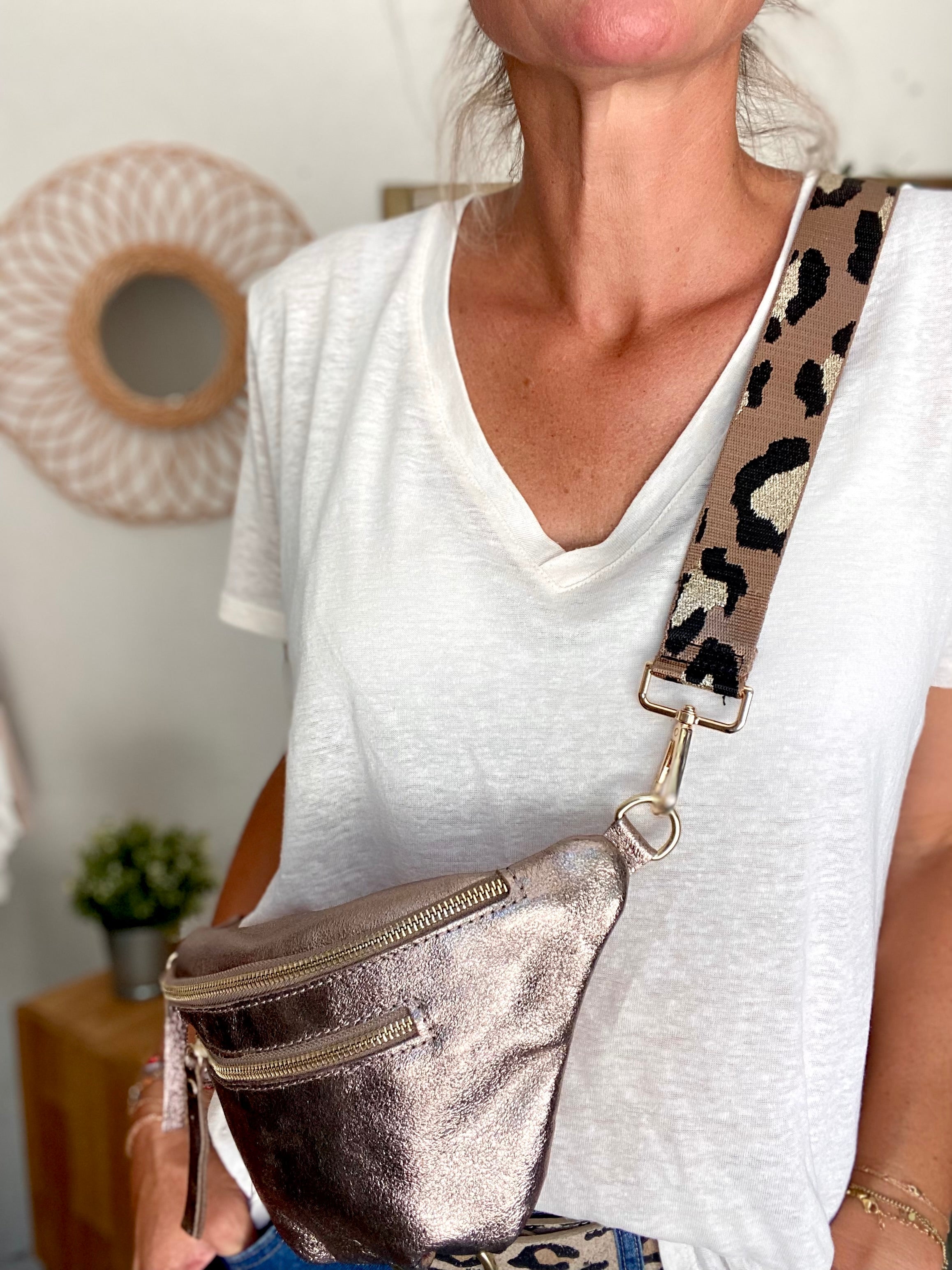 Sac shops leopard bandouliere