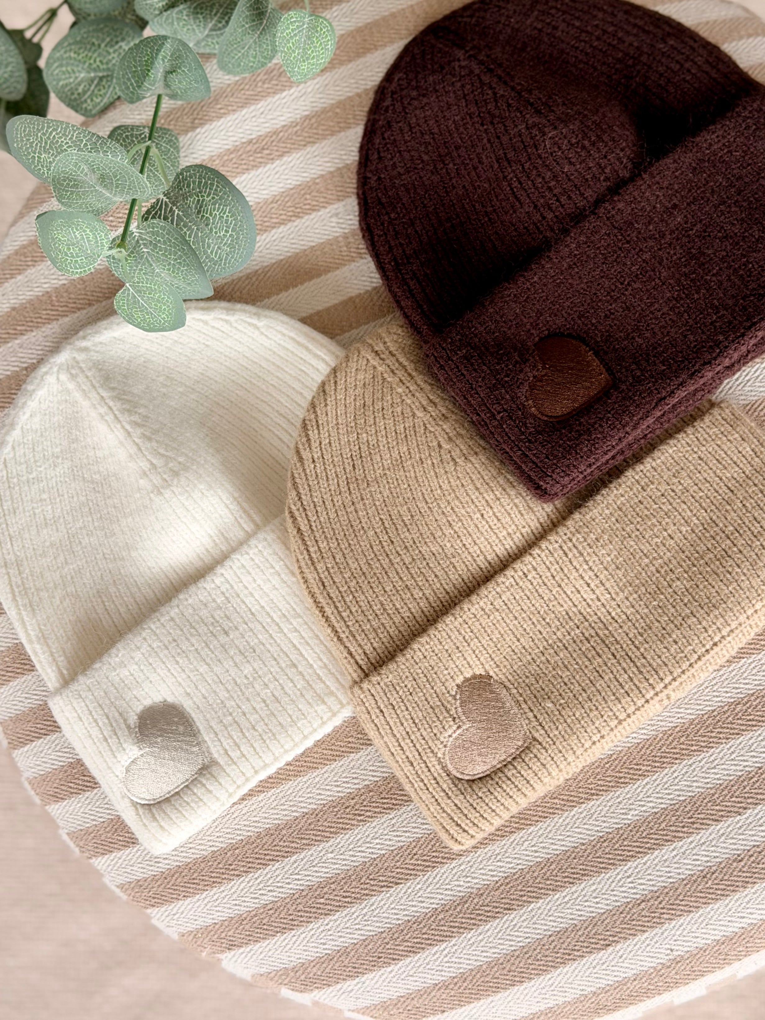 Bonnet avec écusson cœur ARTHUR