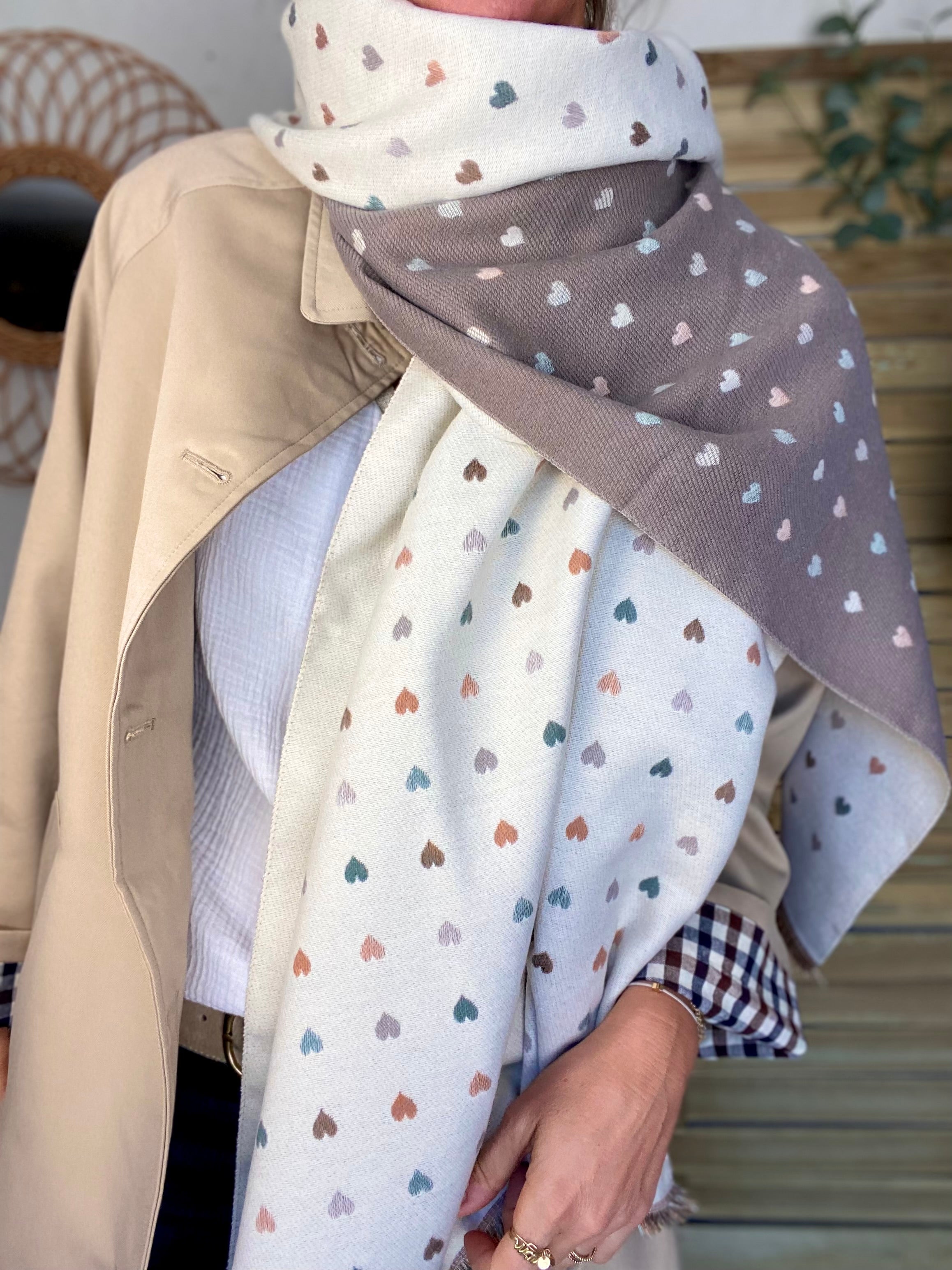 Écharpe douce réversible Coeurs SIMONE - Beige / Taupe 💙🩷💛