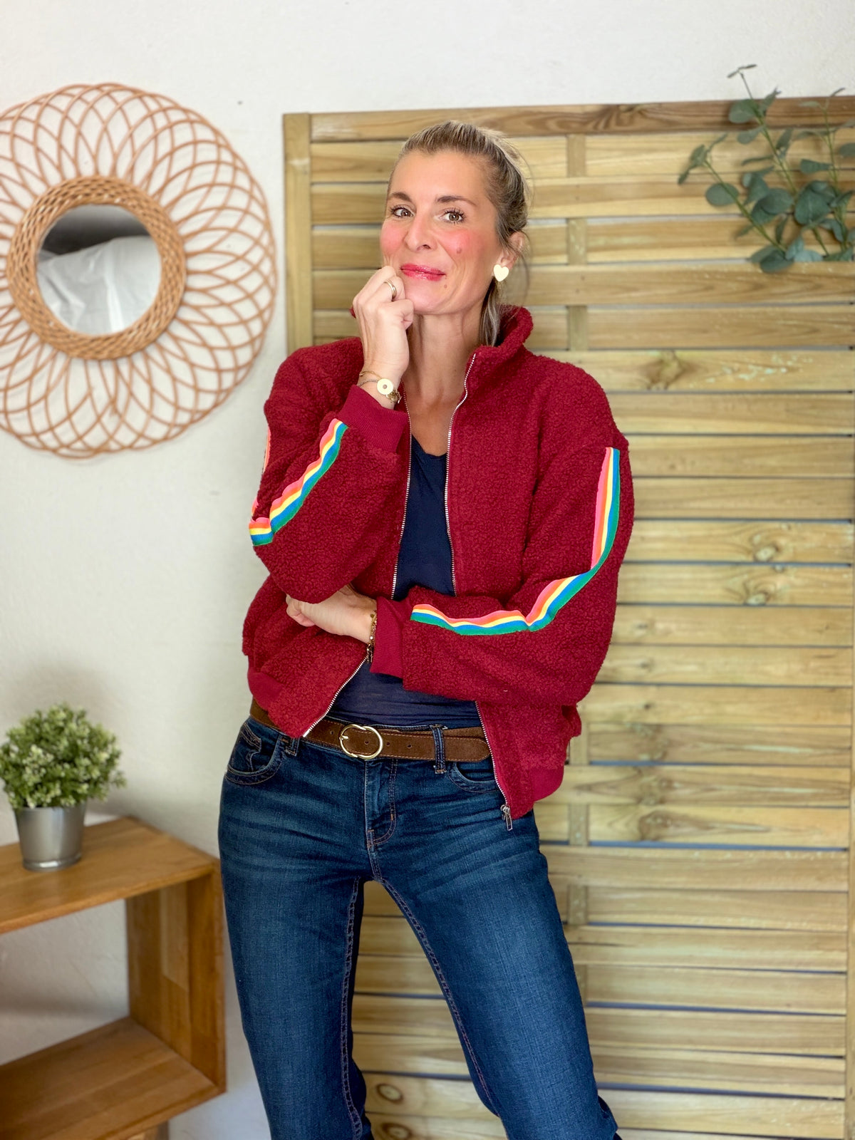 Veste Sherpa zippée bandes Arc-en-ciel CORALIE Bordeaux 🌈