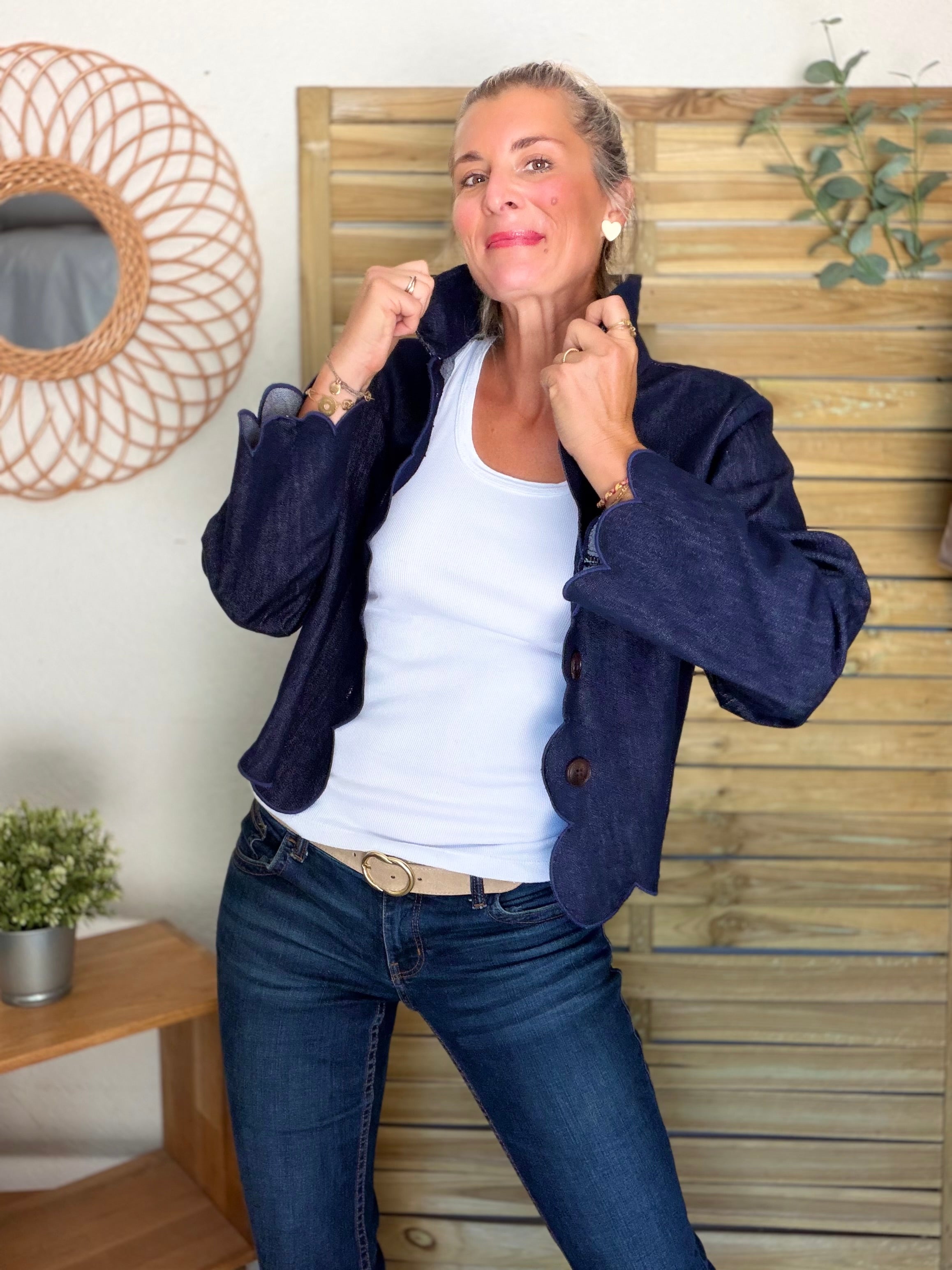 Veste courte à bords festonnés en denim CALISTE - Bleu brut