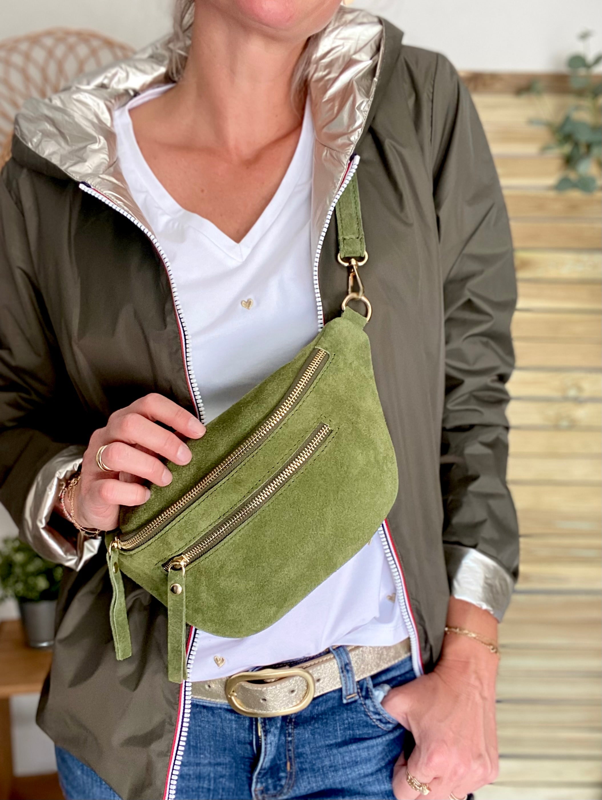 Sac banane avec poche avant, en cuir daim HOLLY - Kaki