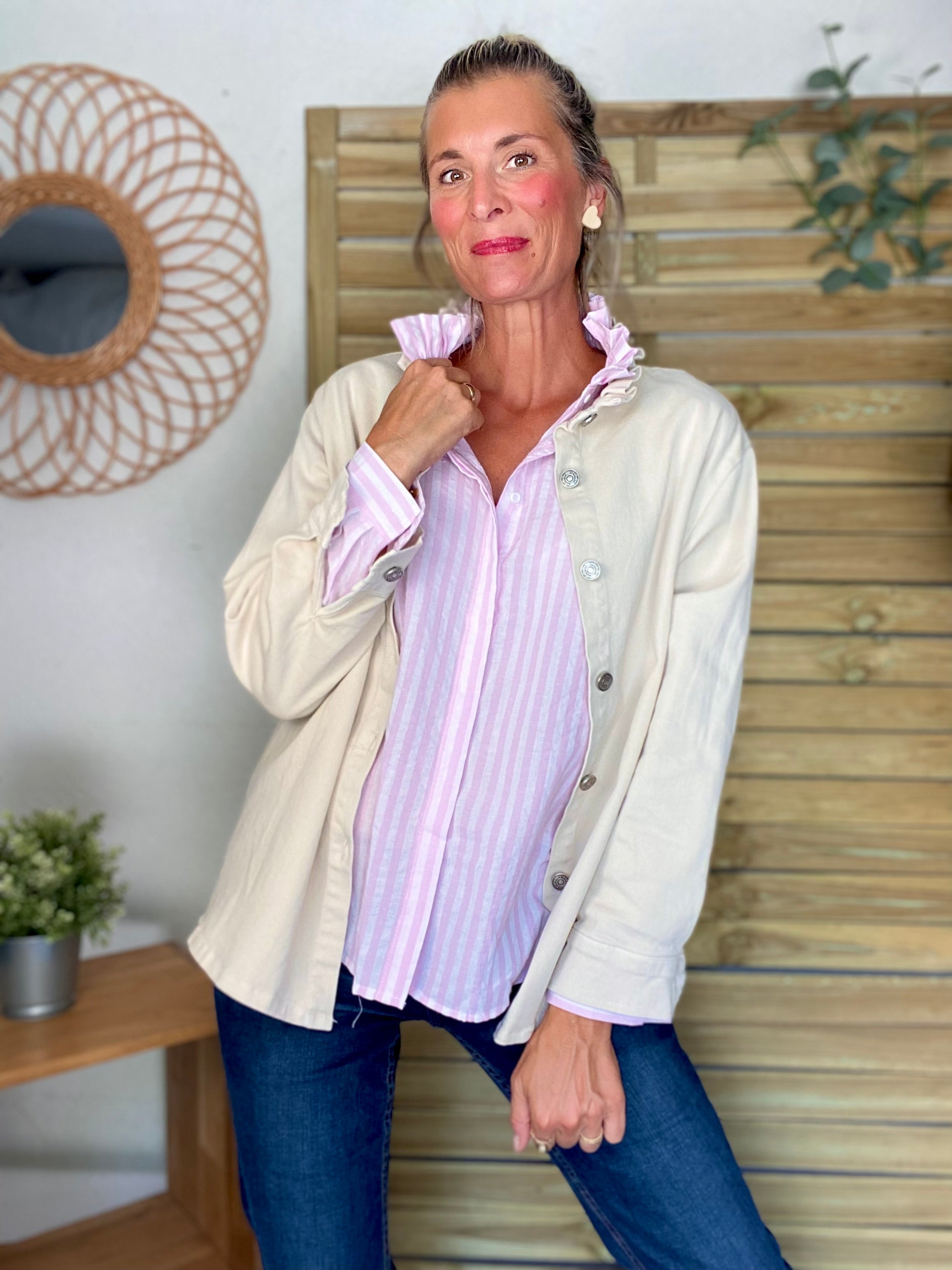 Chemise à rayures roses, col victorien volanté CHARLOTTE