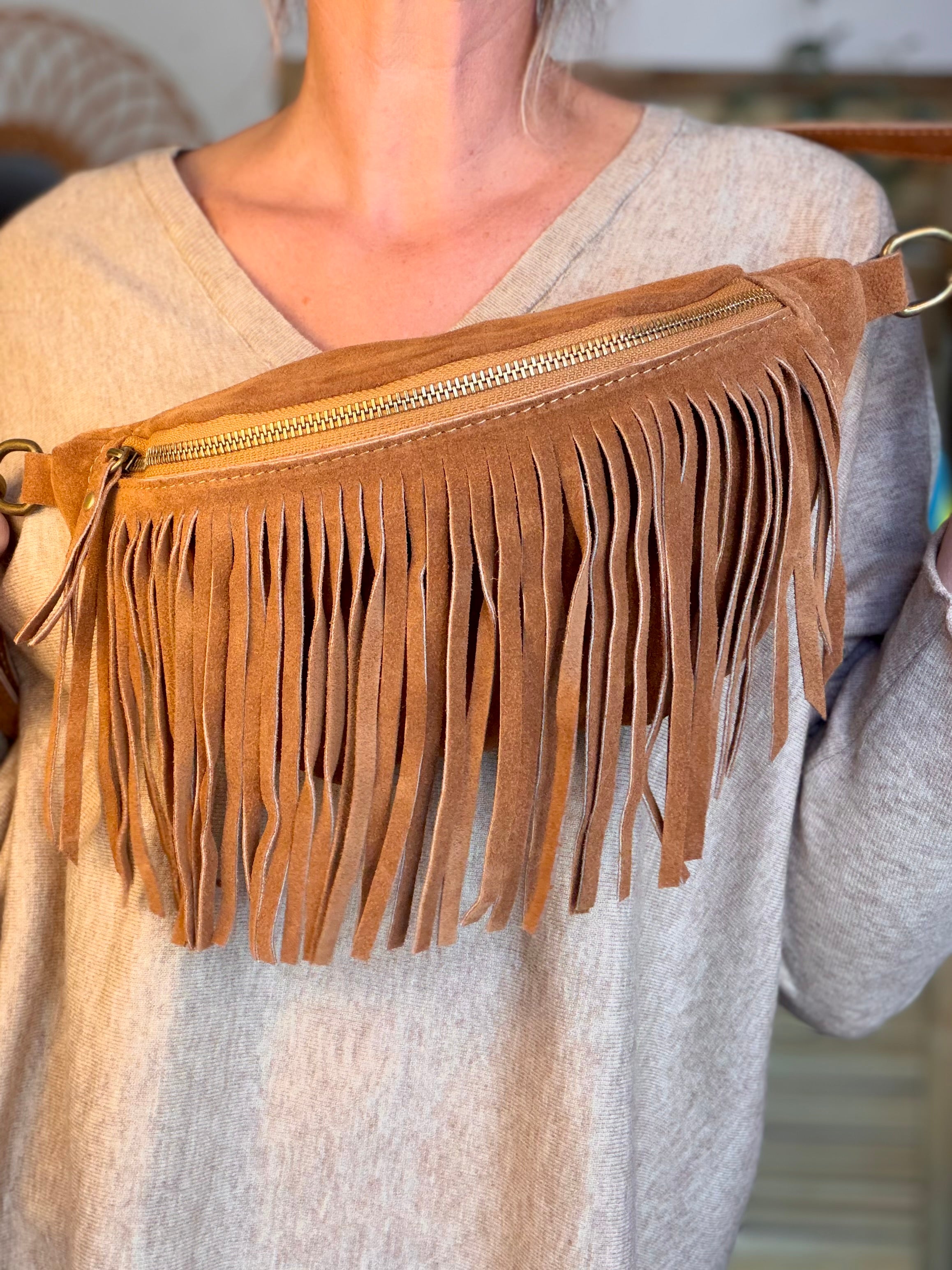 Sac banane avec franges en cuir daim - PIETRA - Camel