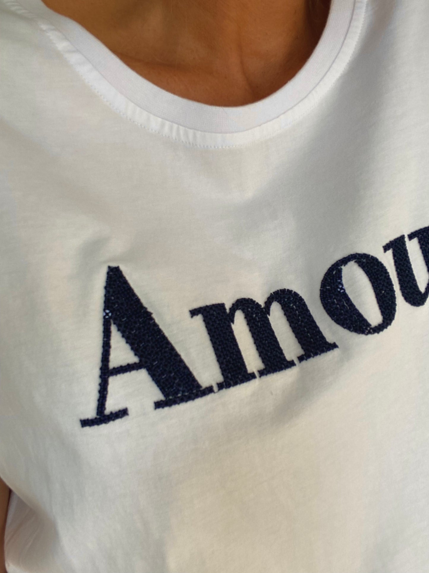 Tee shirt brodé Amour bleu marine CLEM