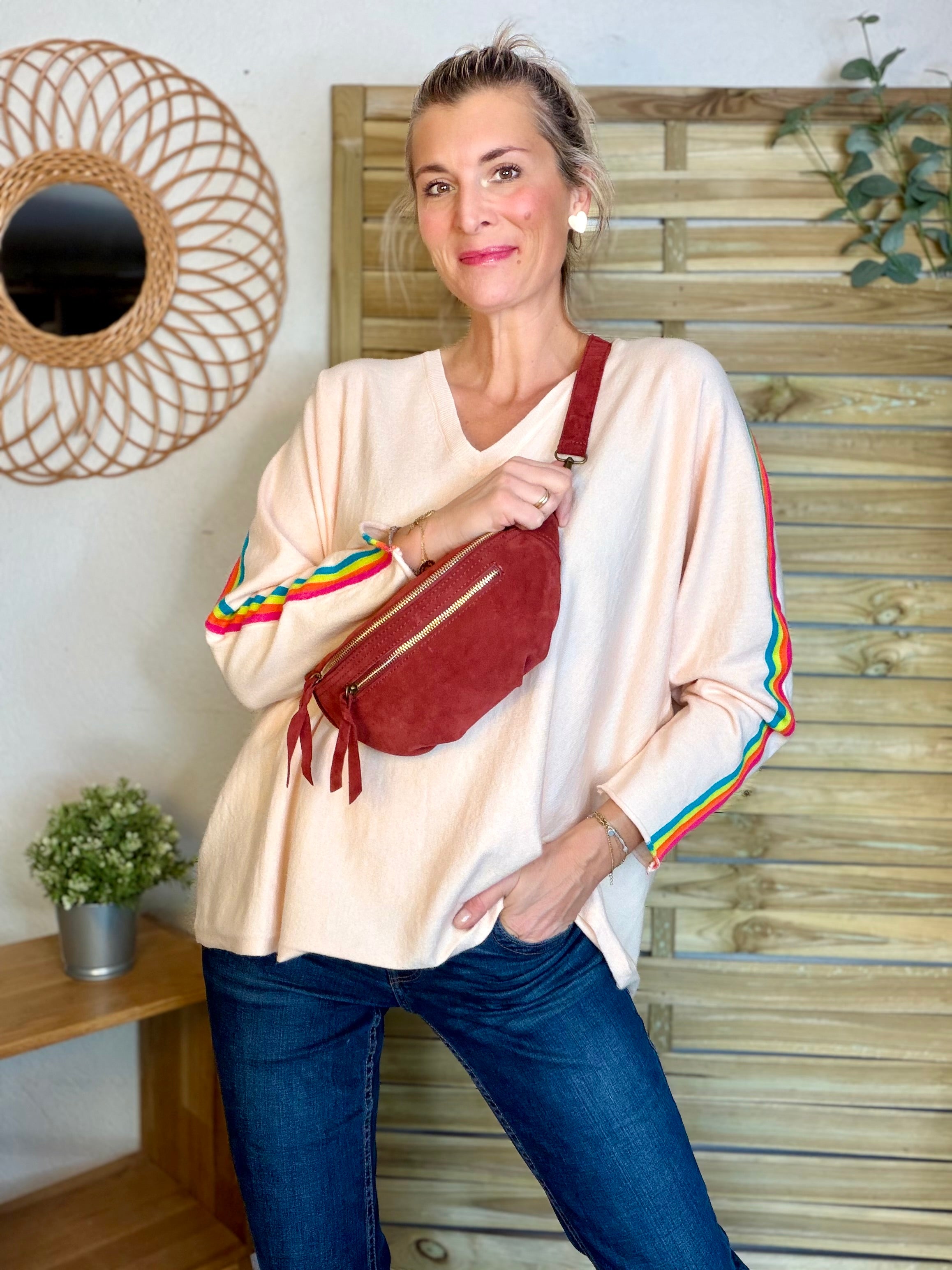 Pull fin avec bandes colorées, col V - RAINBOW OVERSIZE 🌈 Rose orangé