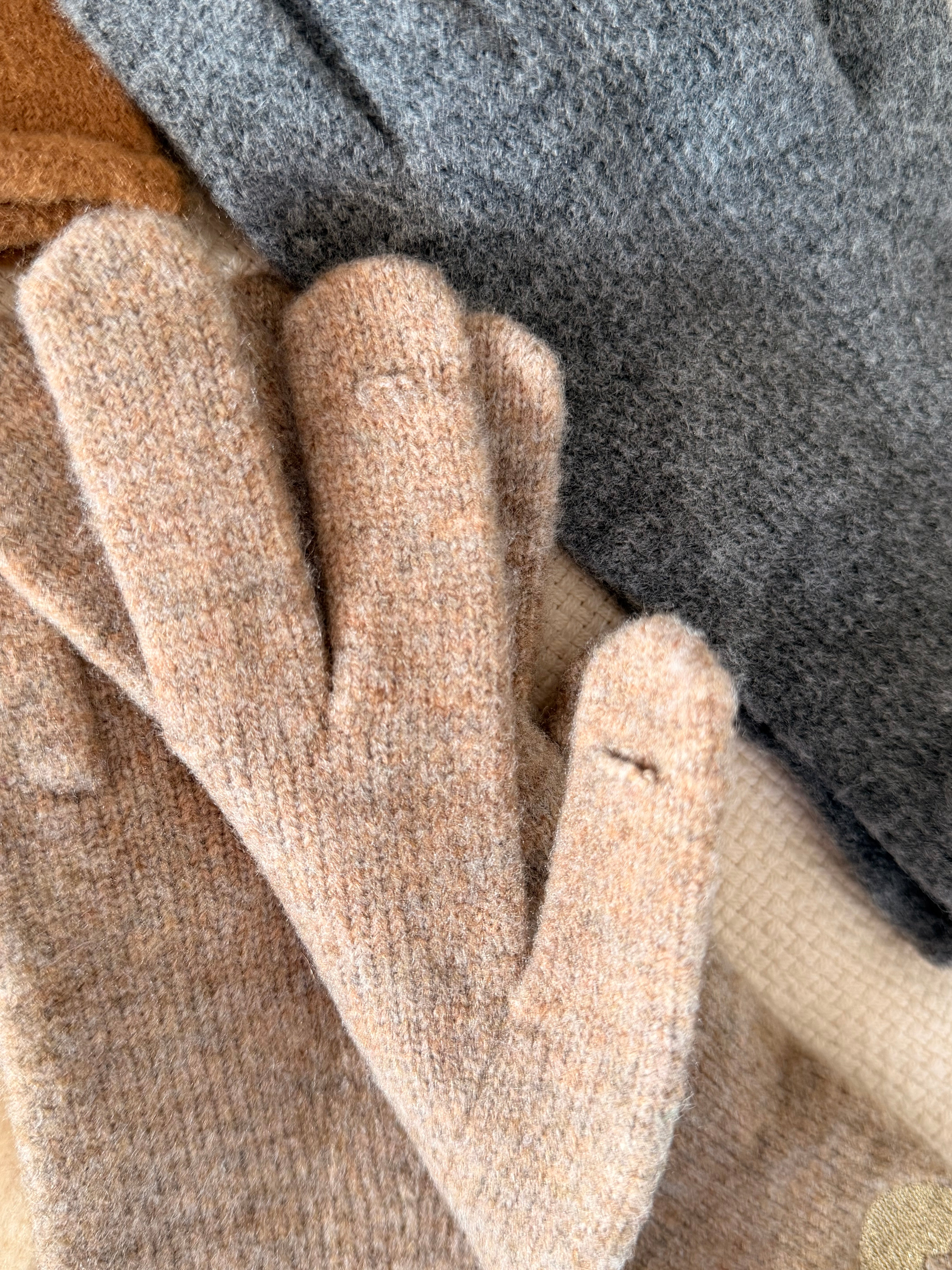 Gants CHLOÉ avec coeur doré brodé 💛 et ouverture index et pouce 👌🏼