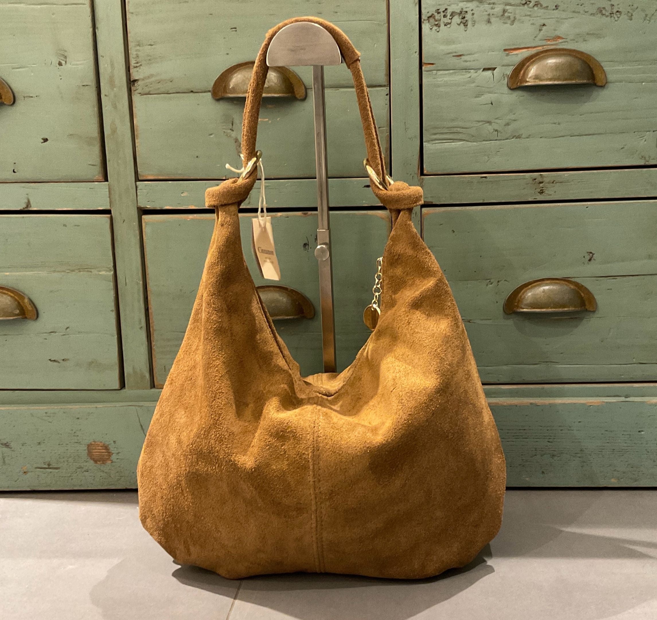 Sac besace hobo en cuir daim souple avec anneaux WILLIAM - Camel