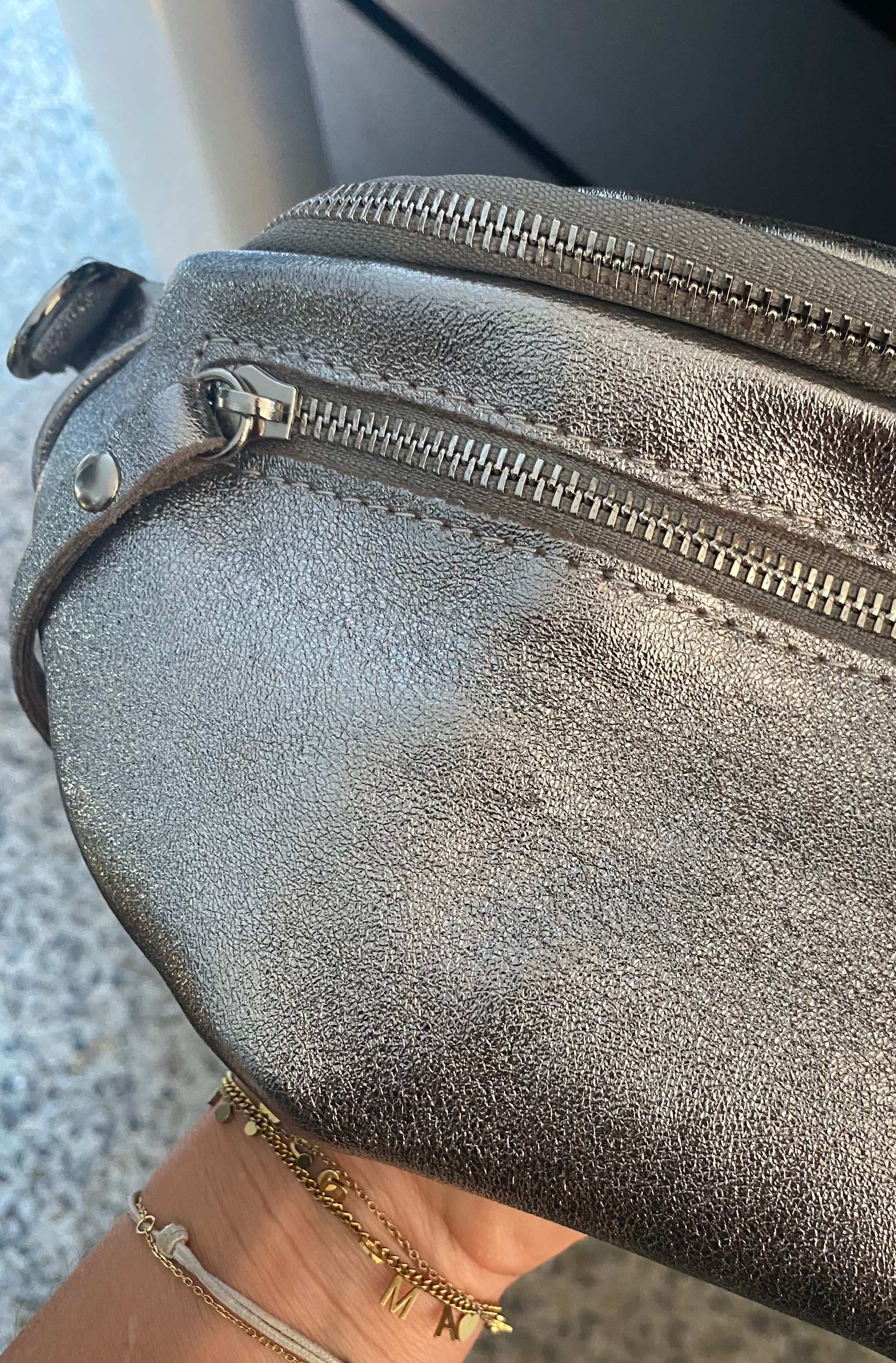 *** IMPERFECTION - Sac banane en cuir irisé double poche - OPALE - Argent