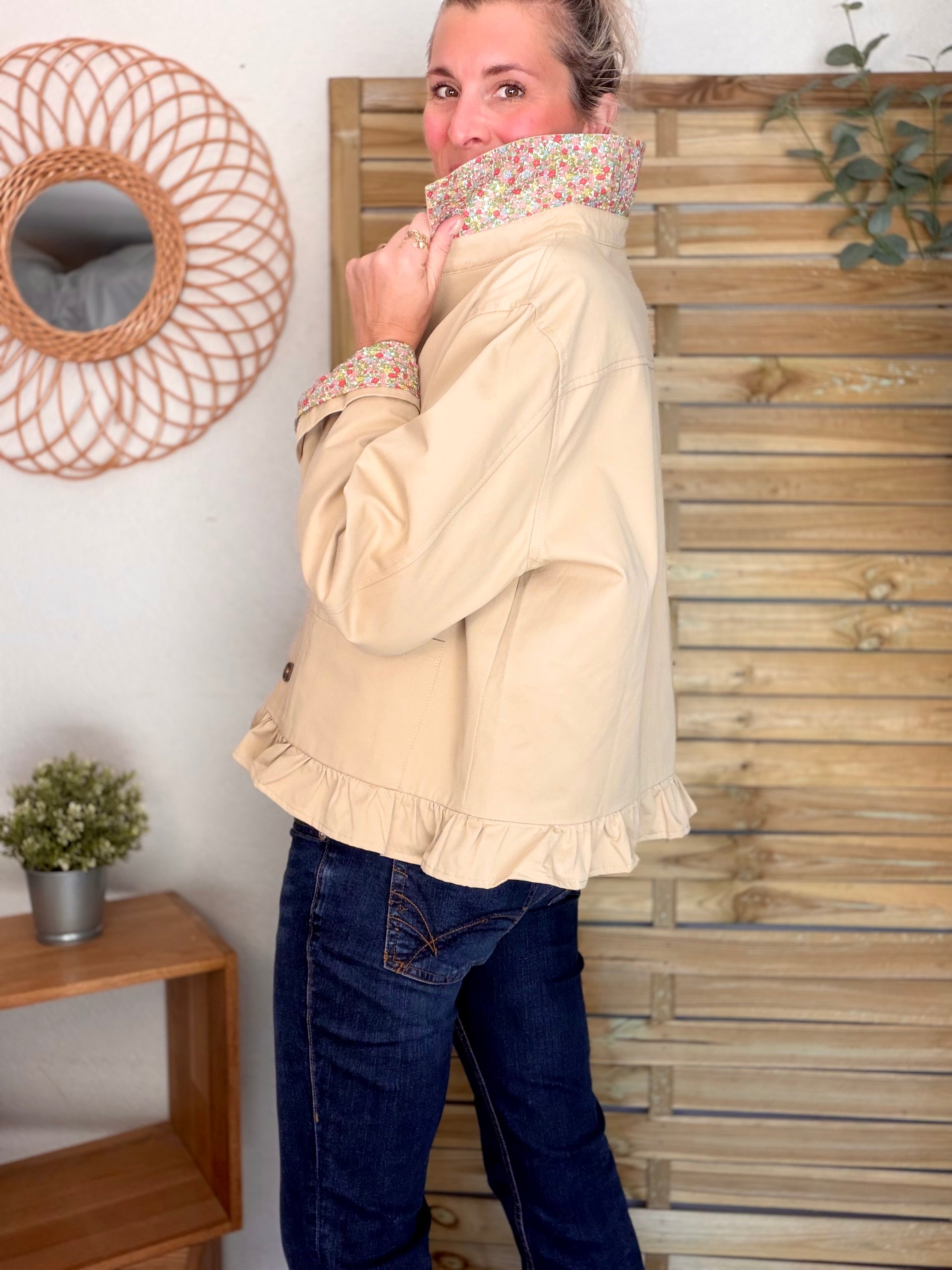Veste Trench avec volants et Liberty, en coton beige HERMIONE - LILI et LALA