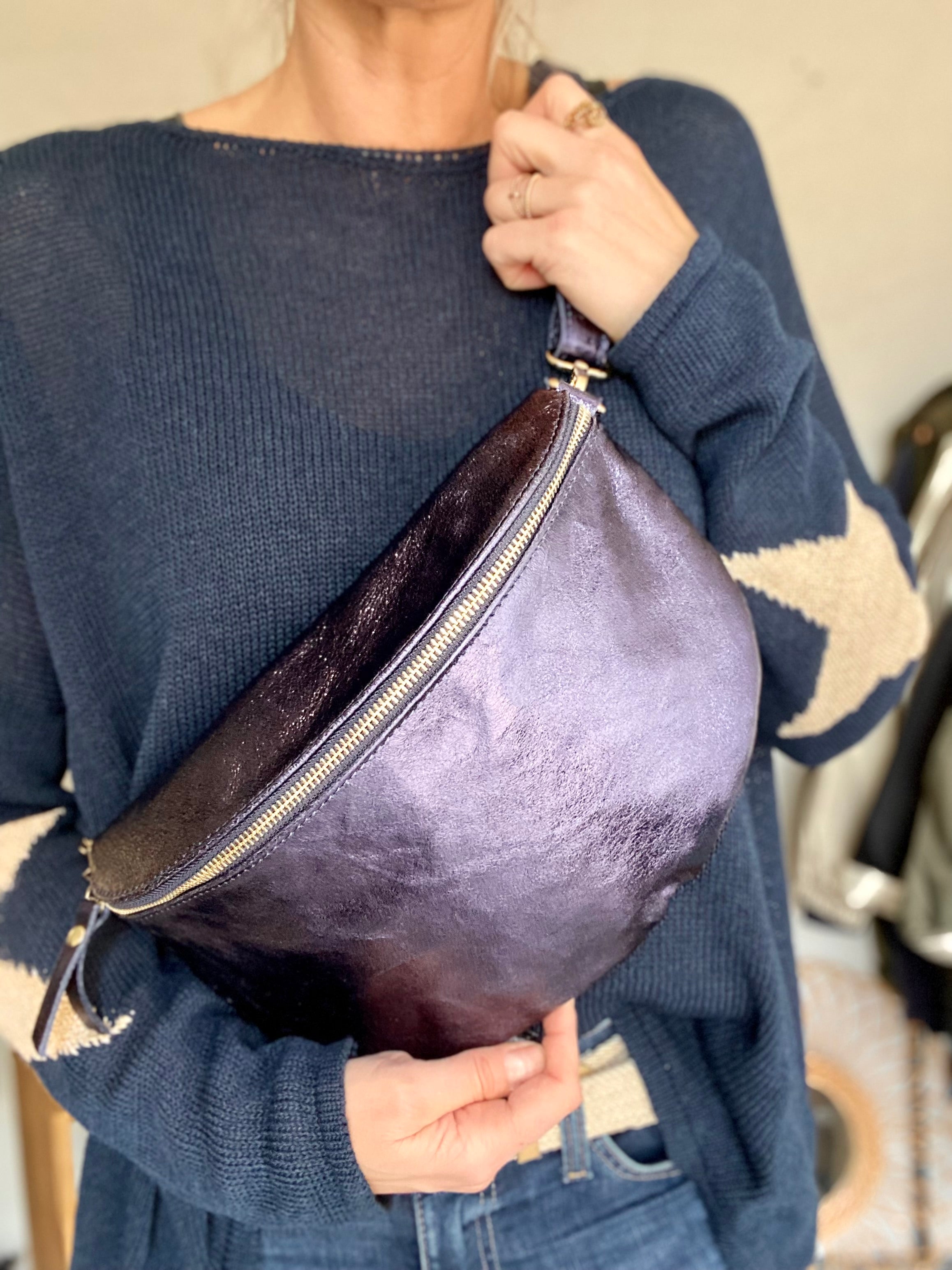 Sac banane XL en cuir irisé 30cm - JANIS - Bleu marine