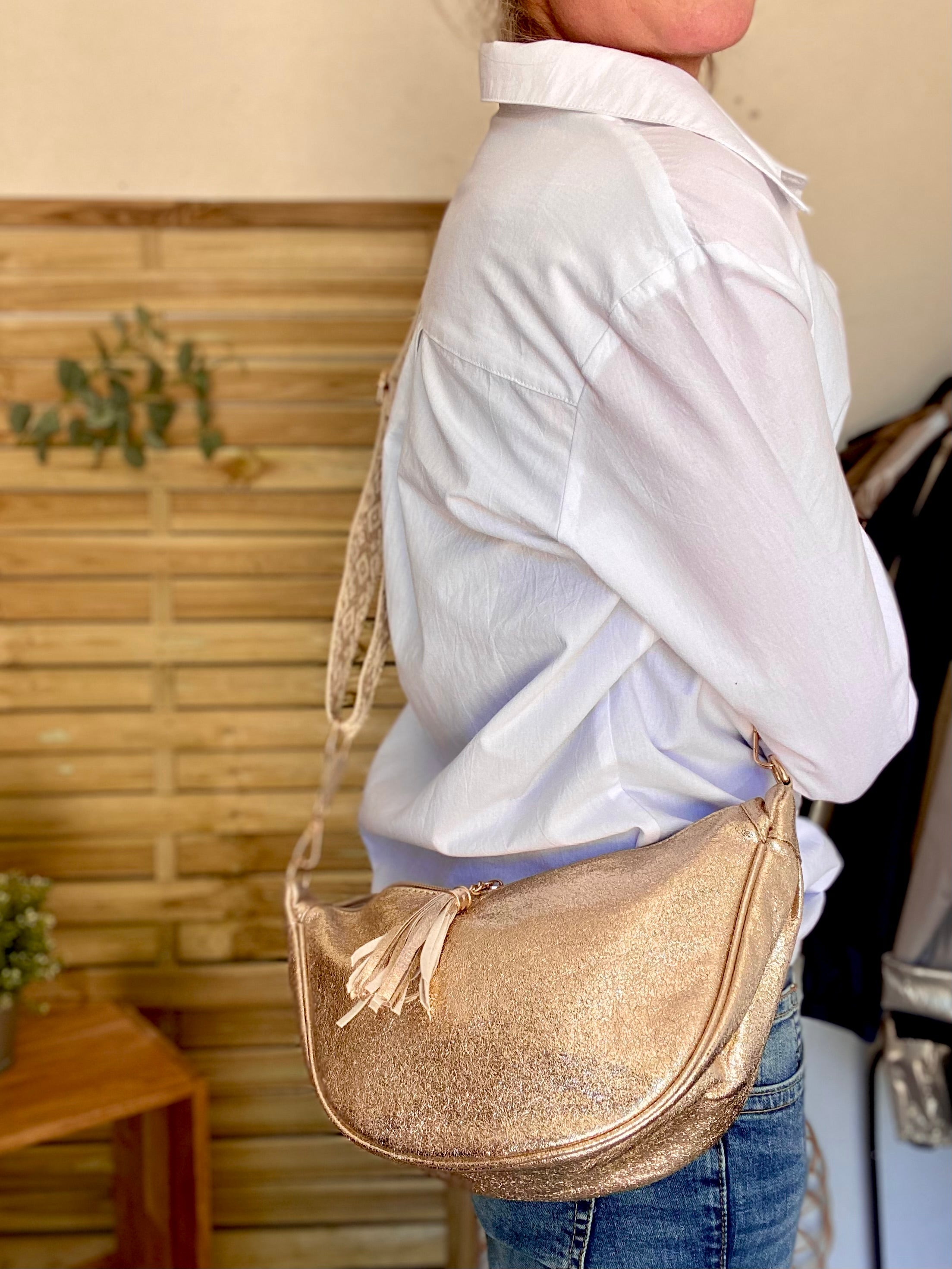 Sac besace demi-lune XL irisé, sangle fantaisie - AMY - Doré