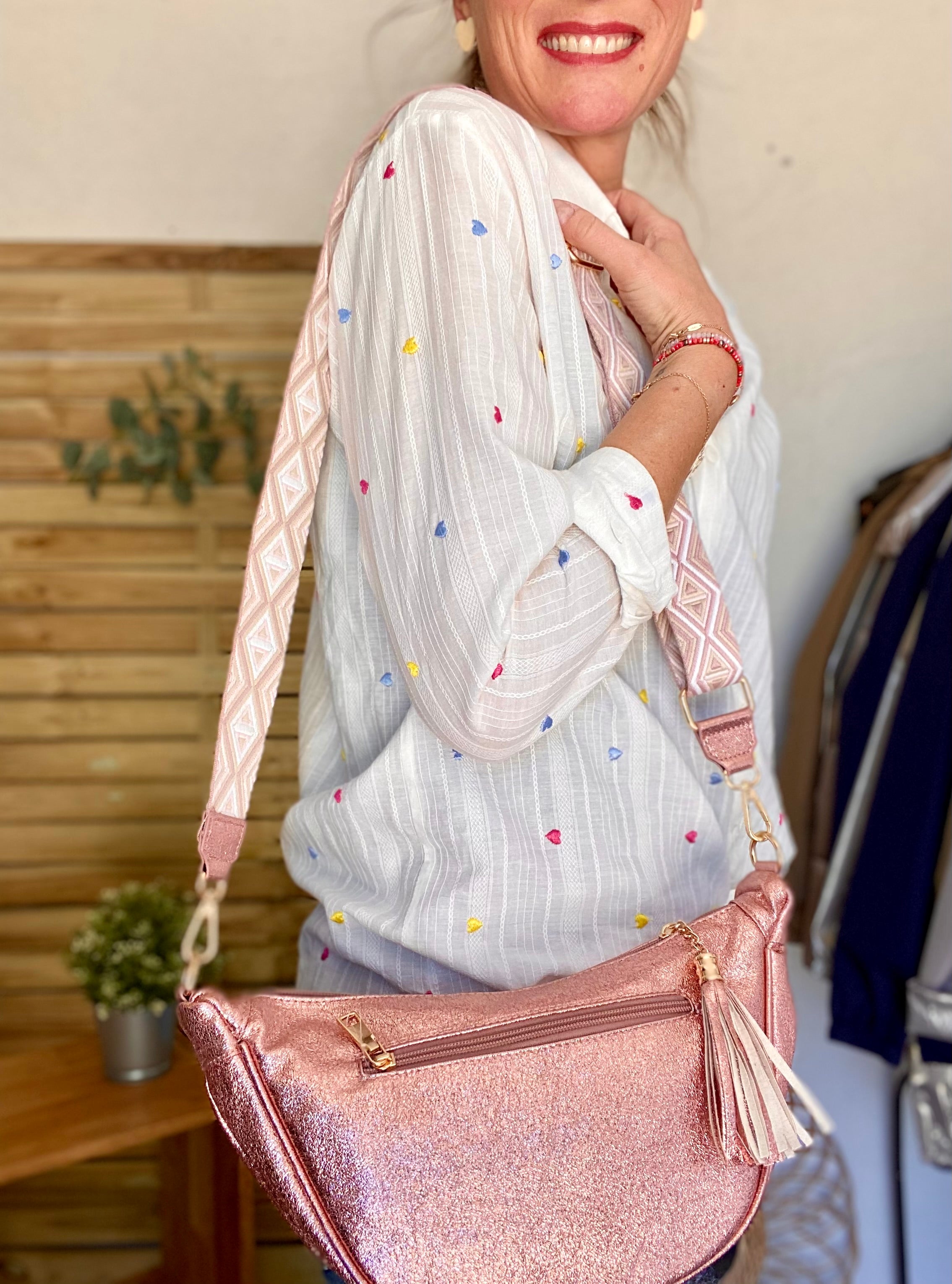 Sac besace demi-lune XL irisé, sangle fantaisie - AMY - Rose irisé