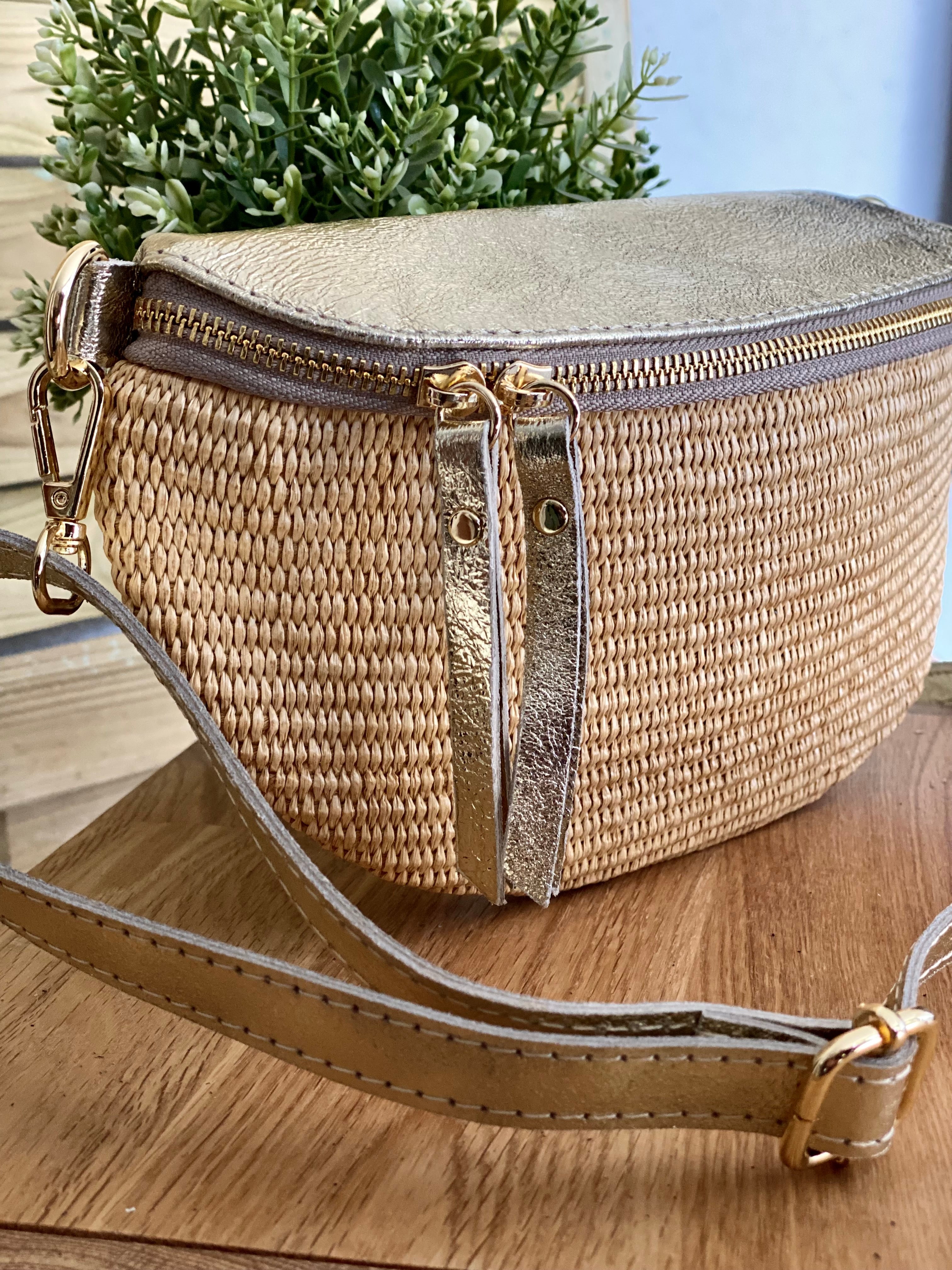 Sac banane bi-matière en cuir irisé doré - 28cm - JUNE