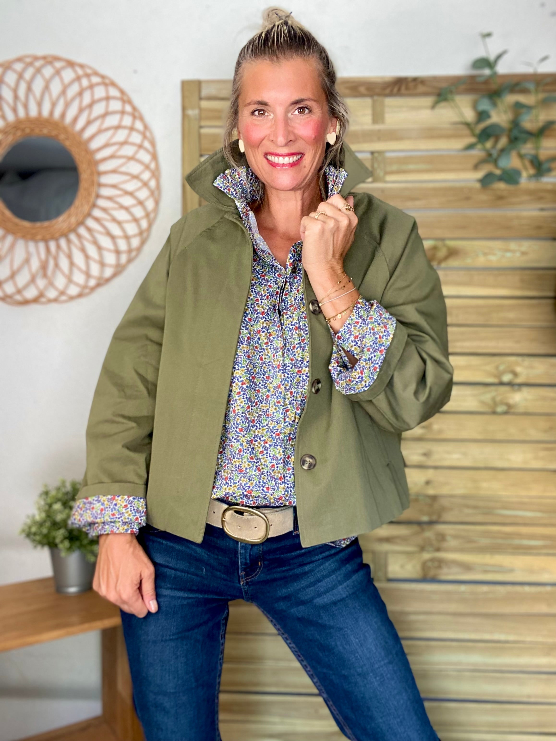 Chemise imprimée Liberty bleu, col victorien volanté CHARLOTTE