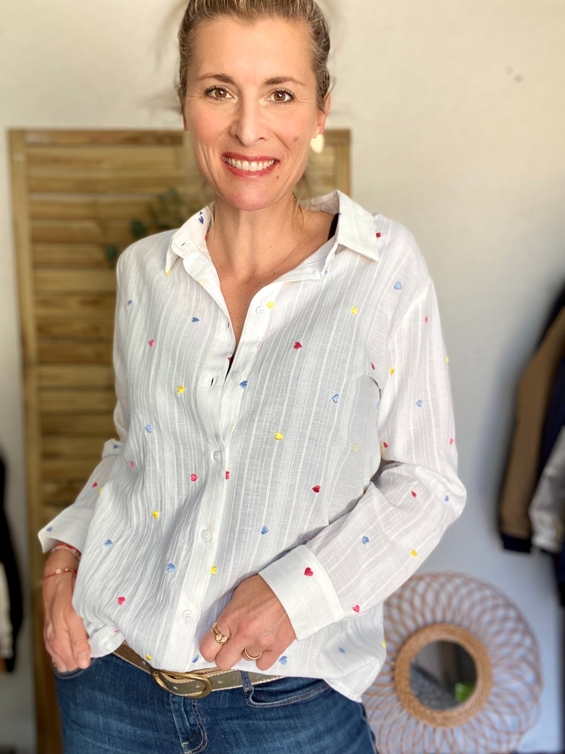 Chemise en coton avec cœurs brodés LÉA - FIN DE SÉRIE