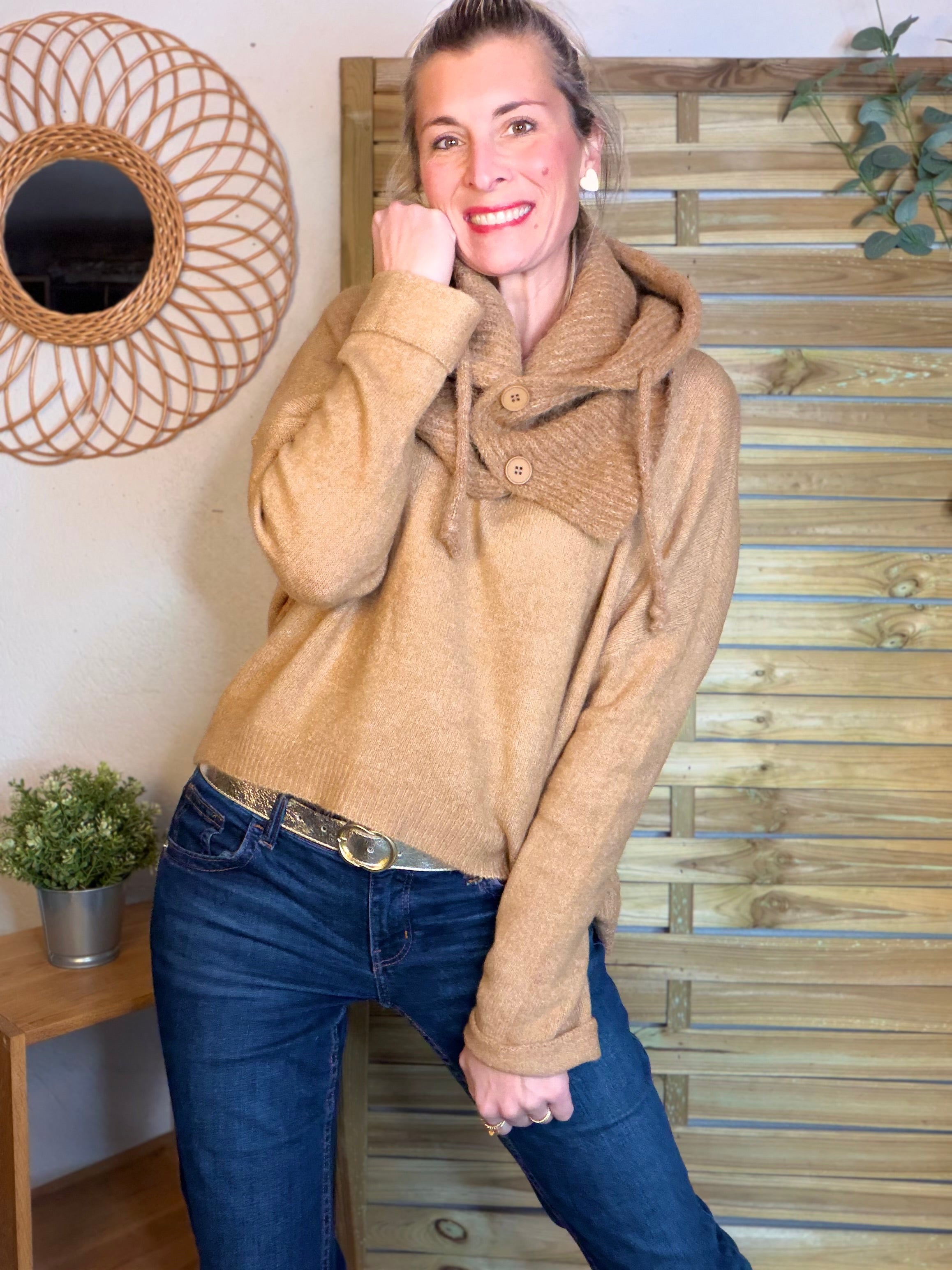 Pull léger en maille cœur doré brodé 💛 MELISSA - Camel