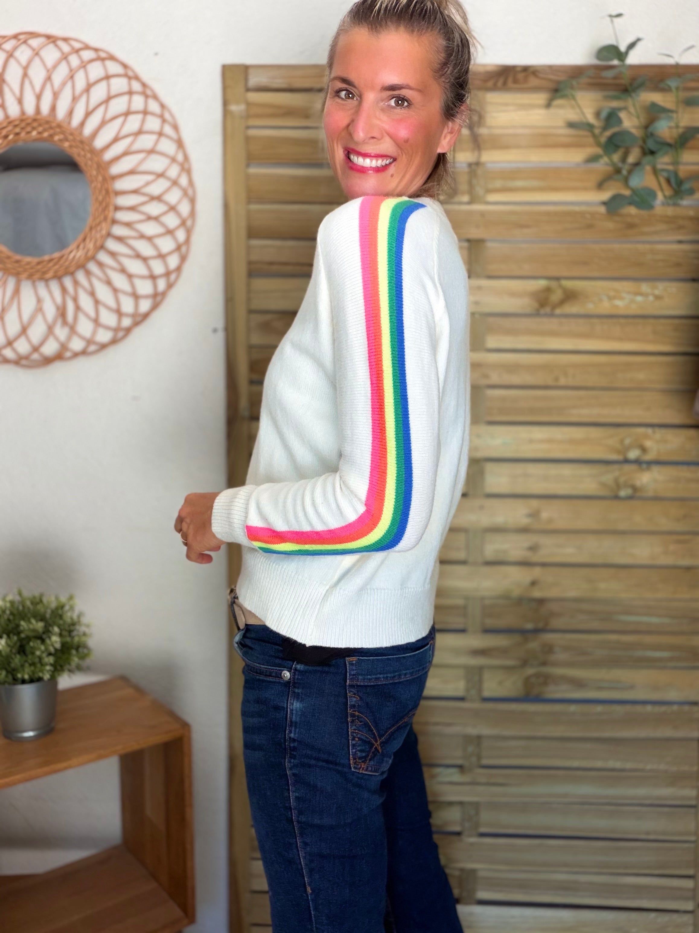 Pull épais avec bandes colorées, col V - RAINBOW 🌈 Écru - Winter 2026