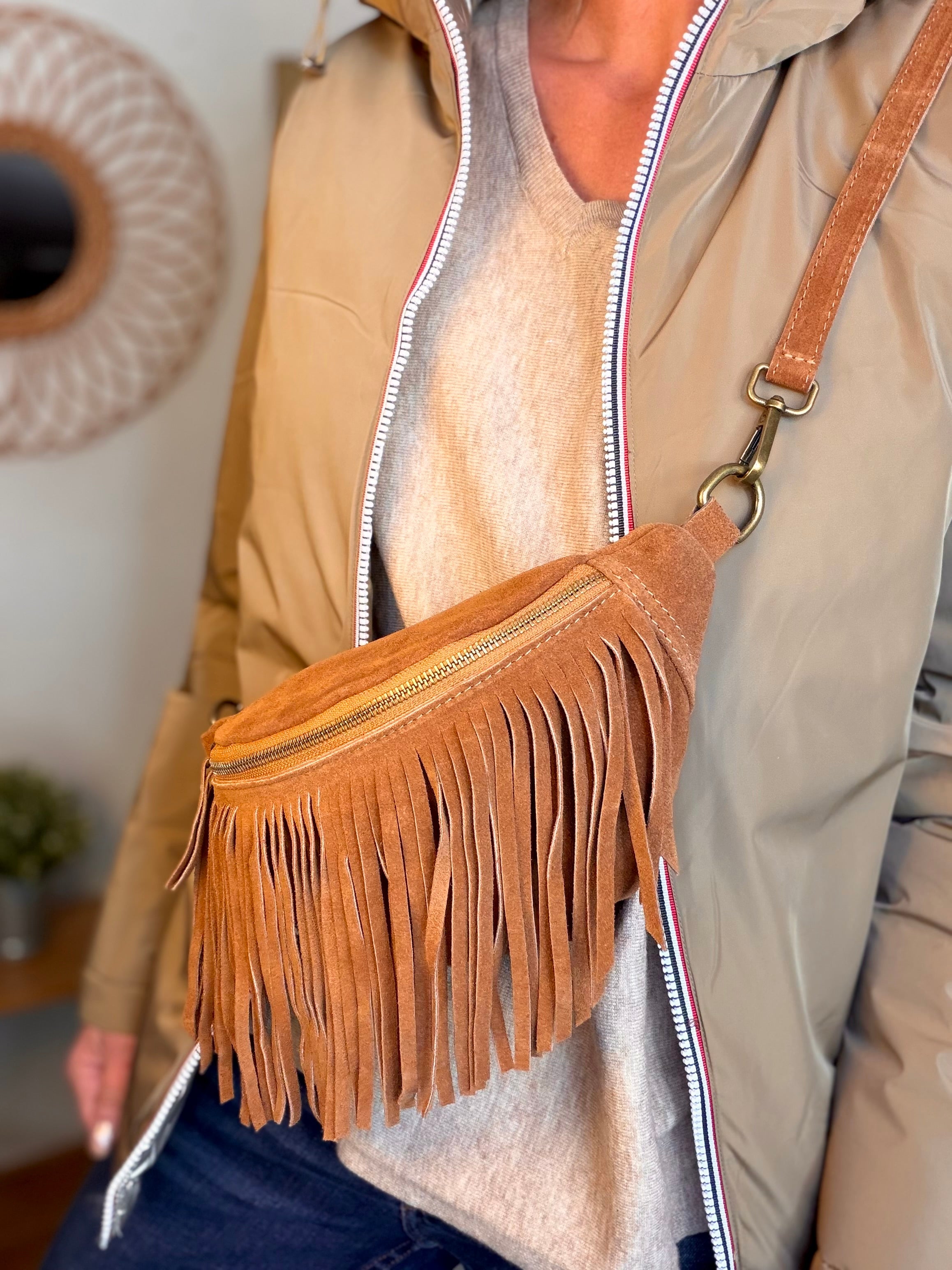 Sac banane avec franges en cuir daim - PIETRA - Camel