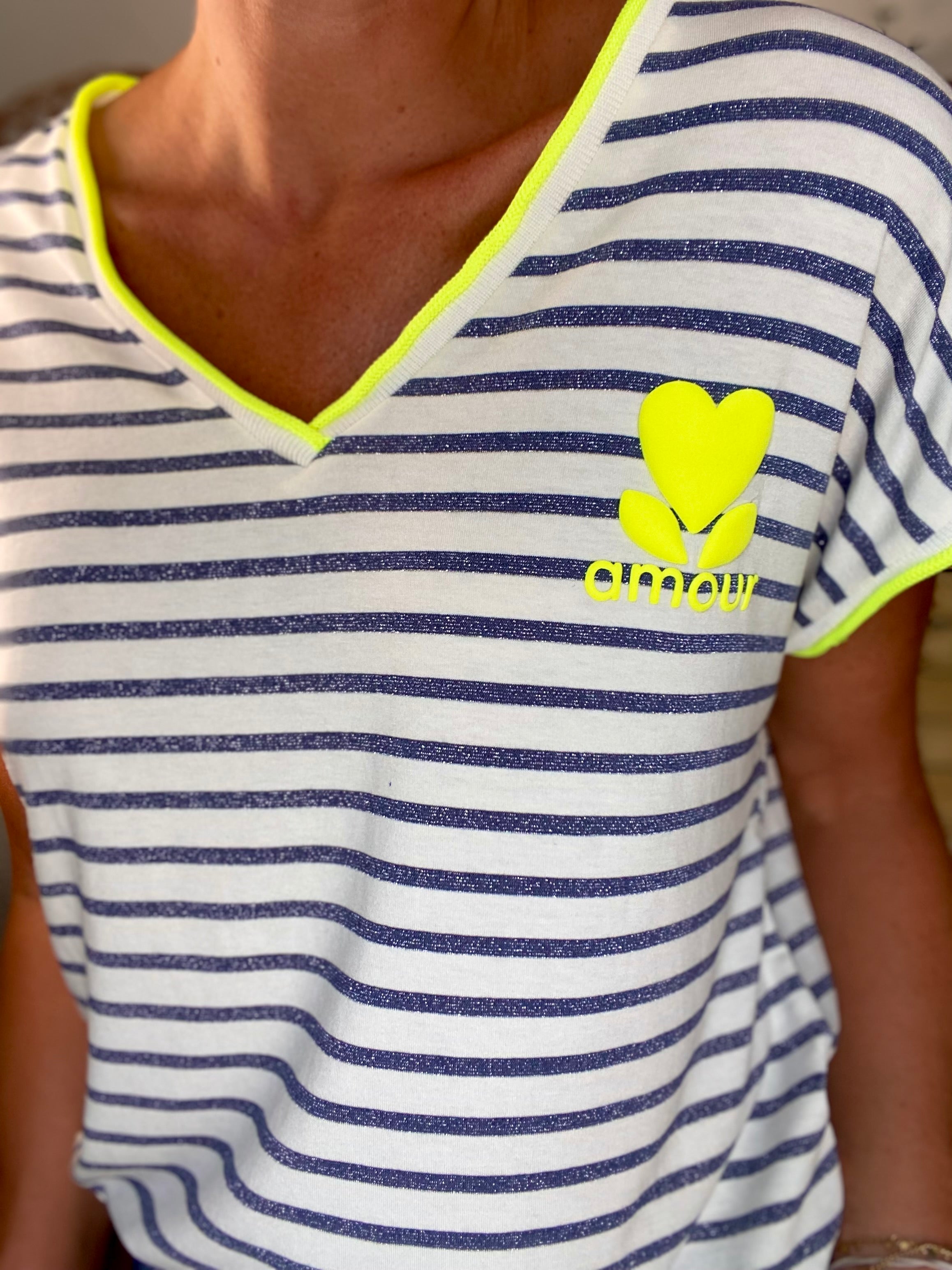 Top rayé col V amour 💛 CLAUDIE - Bleu Jean / Jaune fluo