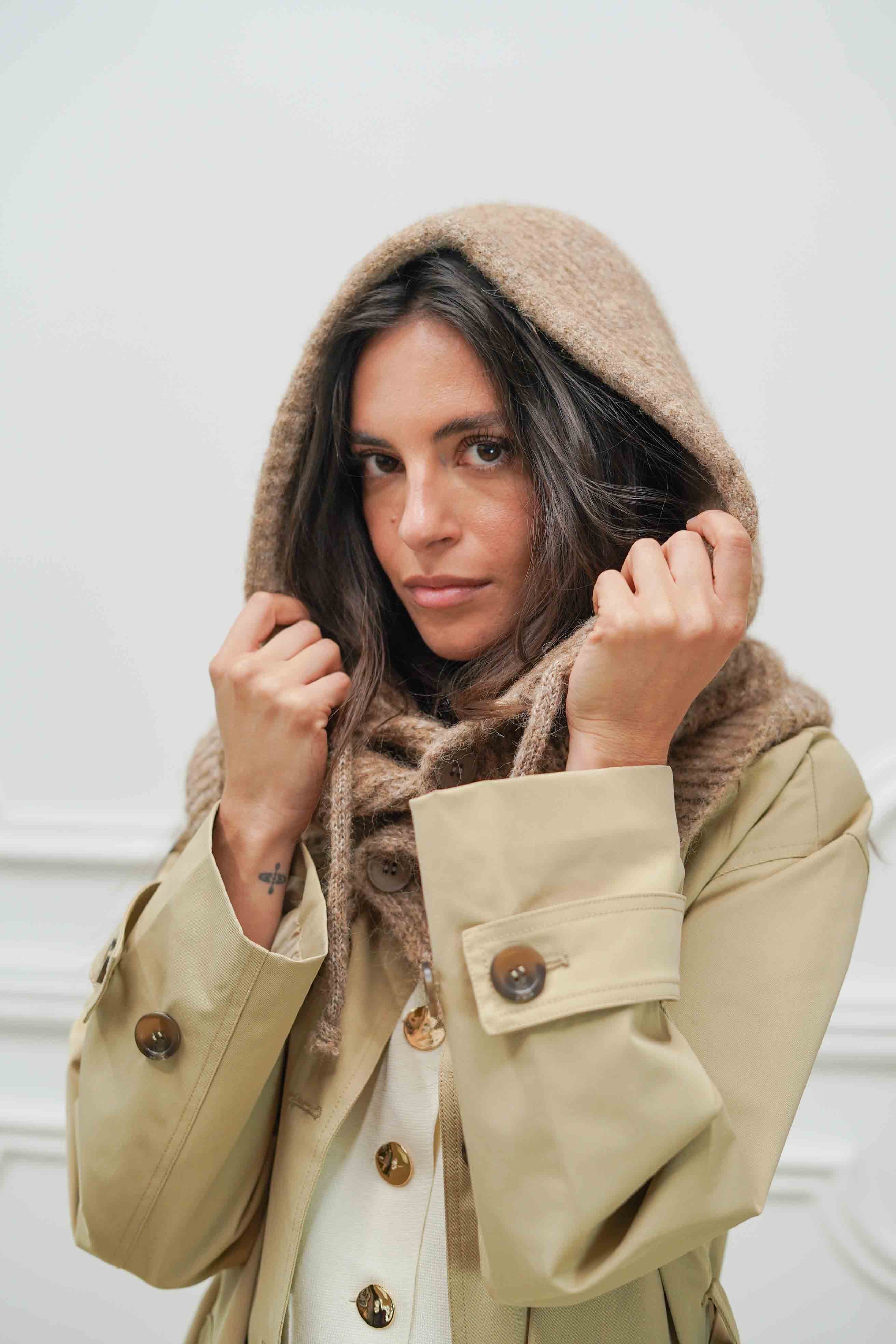 Col cagoule LORIE en maille avec bouton - Taupe