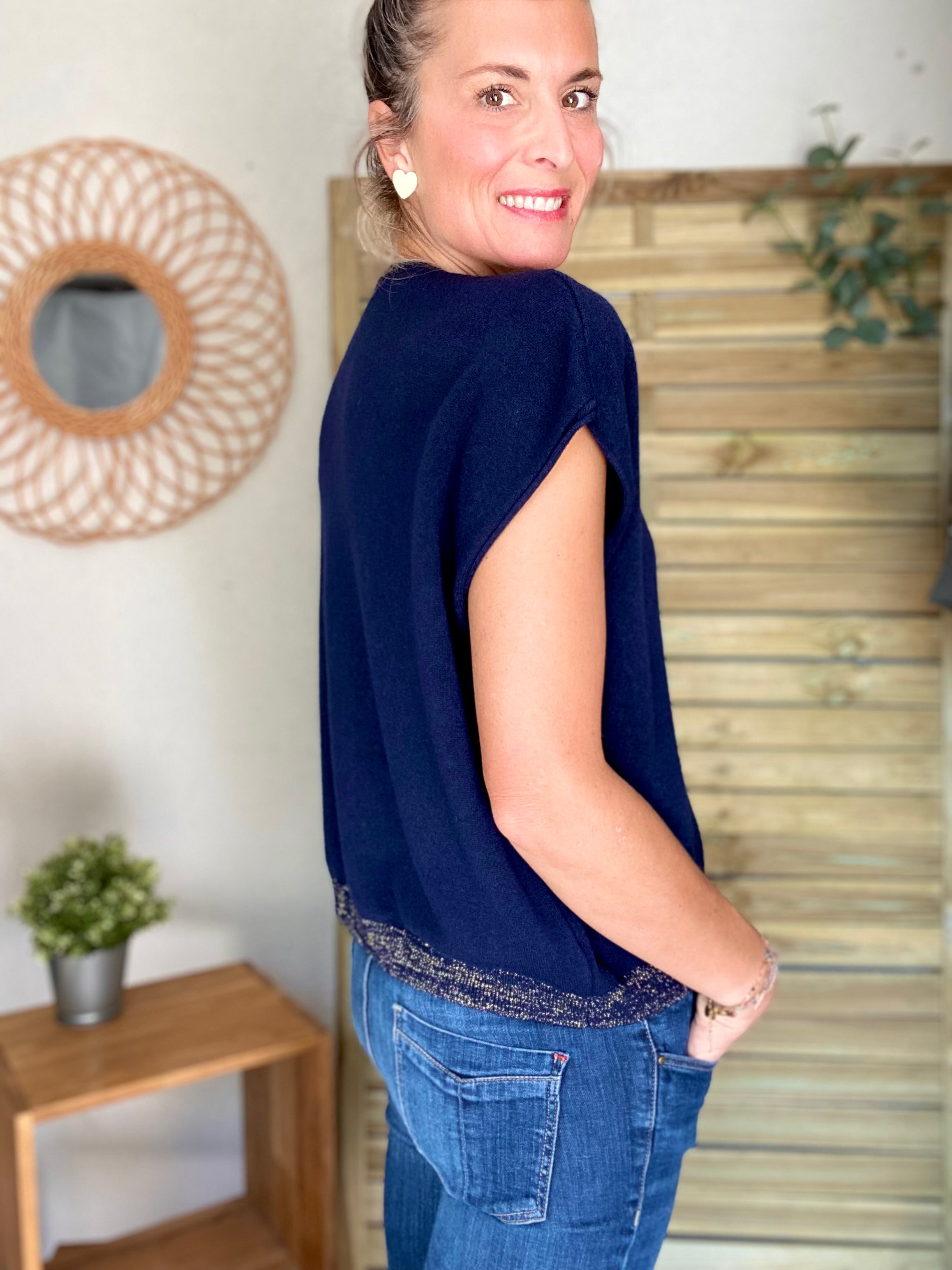 Pull fin avec lurex doré, col V - GISÈLE - Bleu marine