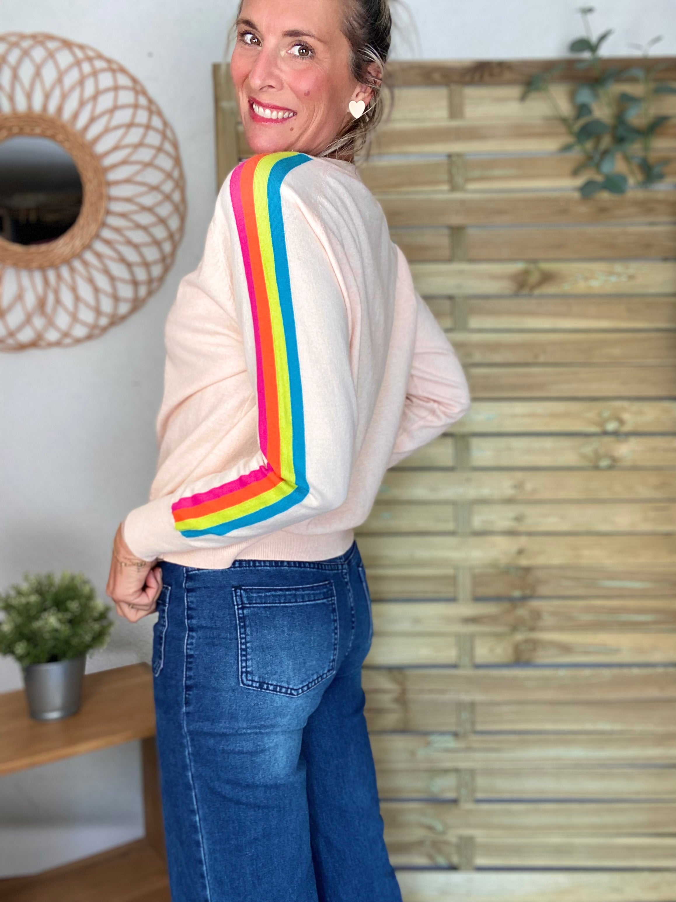 Pull fin avec bandes colorées, col V - RAINBOW 🌈 Rose clair