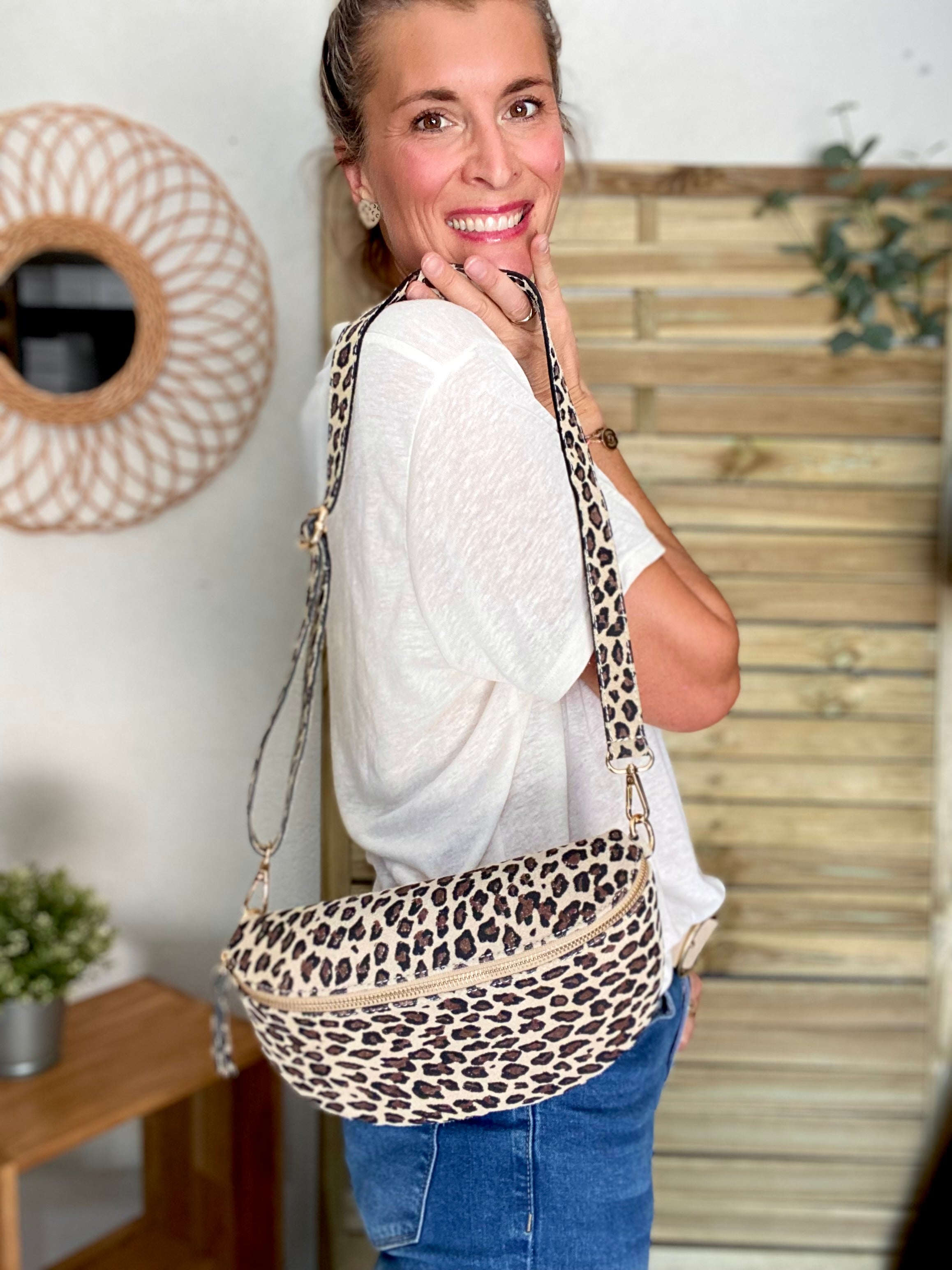 Sac banane en croûte de cuir JOYCE - Léo beige