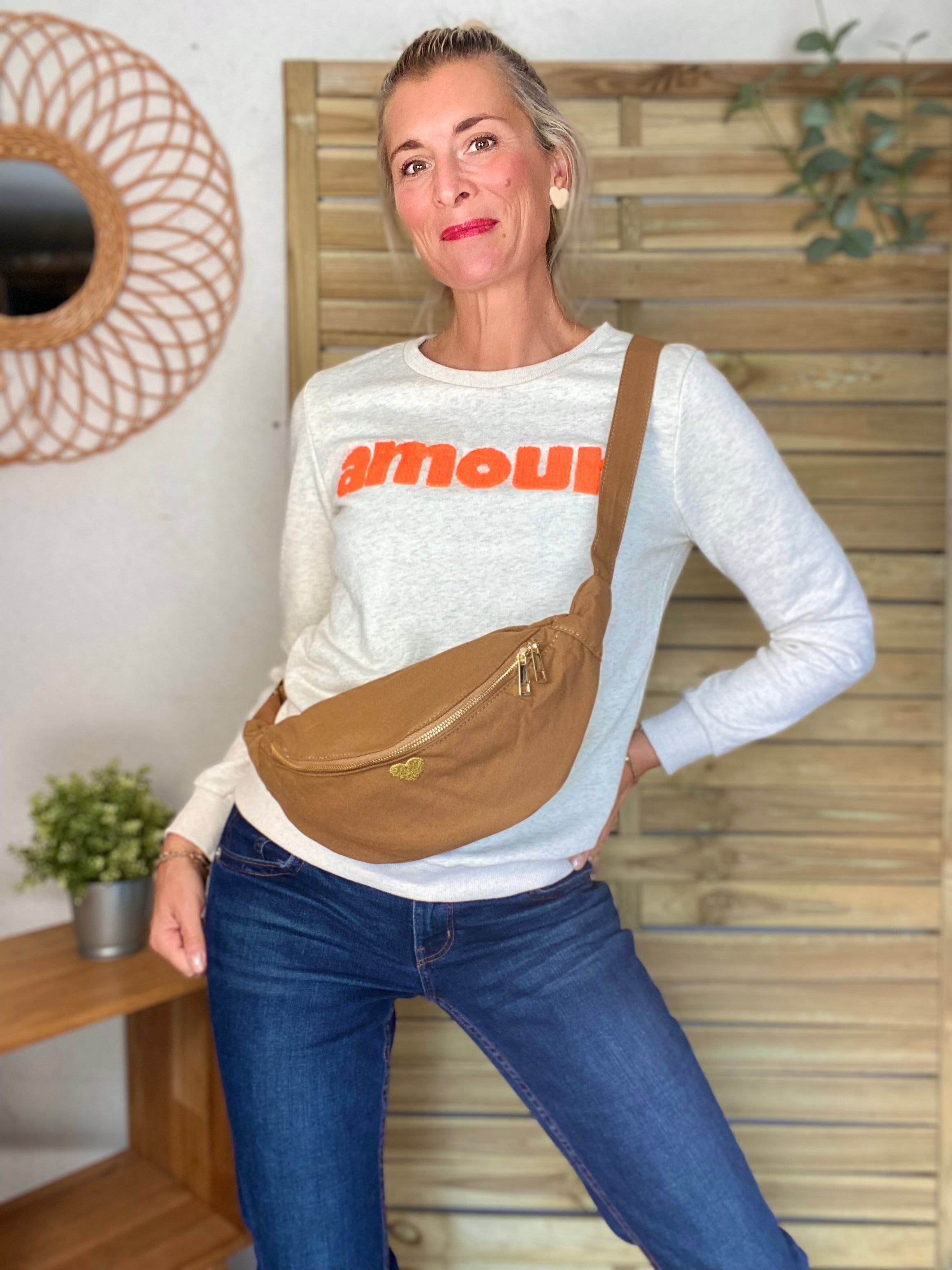 Sac banane en coton Coeur brodé 💛 CASSIDY - Camel