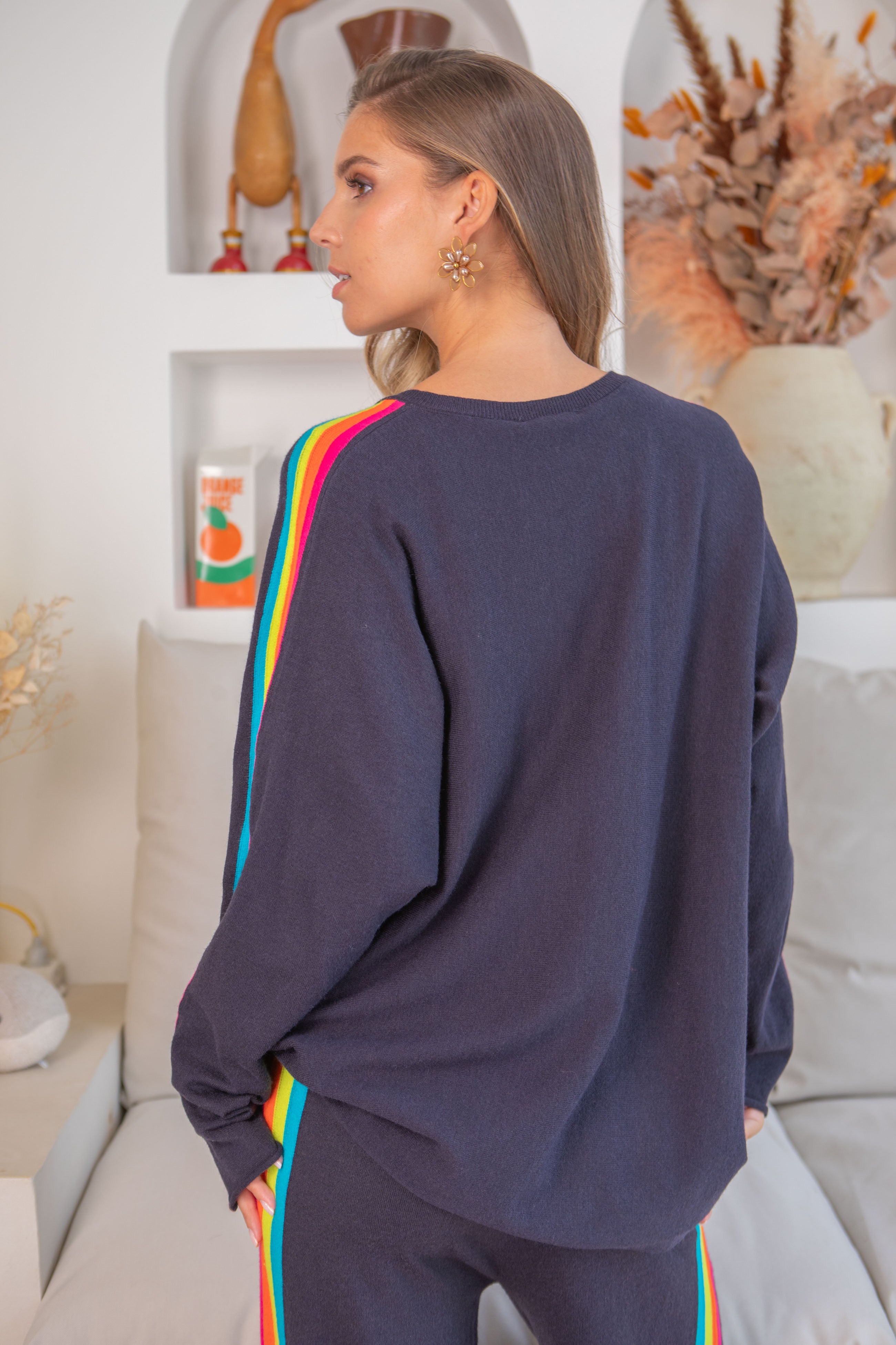 Pull fin avec bandes colorées, col V - RAINBOW OVERSIZE 🌈 Bleu marine