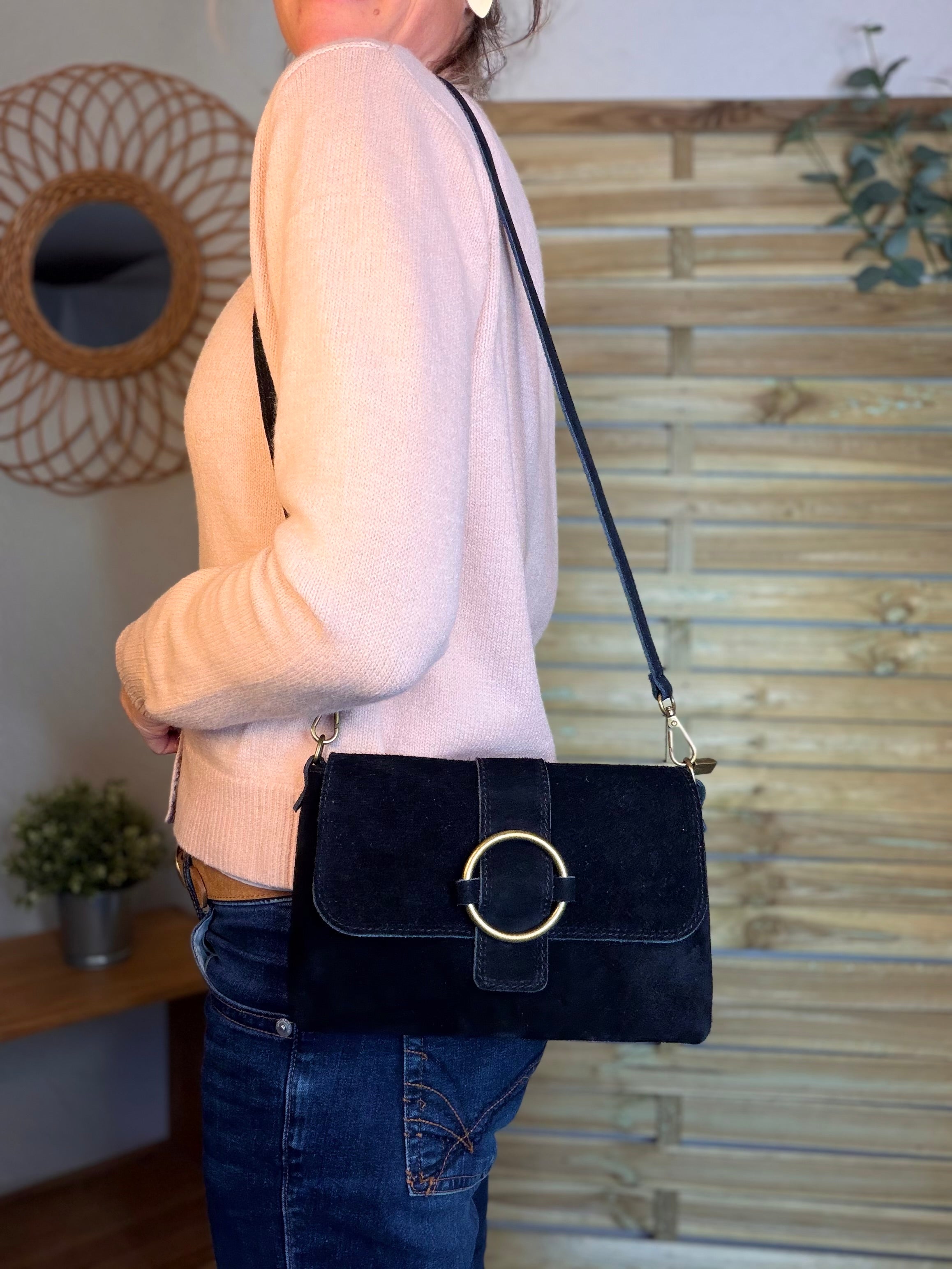 Sac bandoulière en croute de cuir BLAKE - Noir