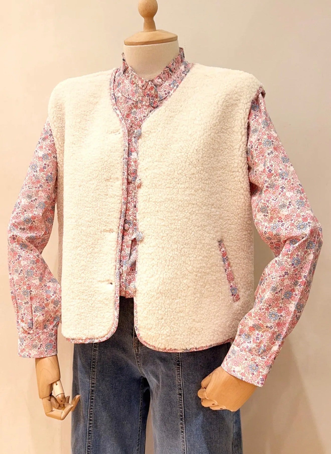 Gilet sans manche moumoute et Liberty LUCIE