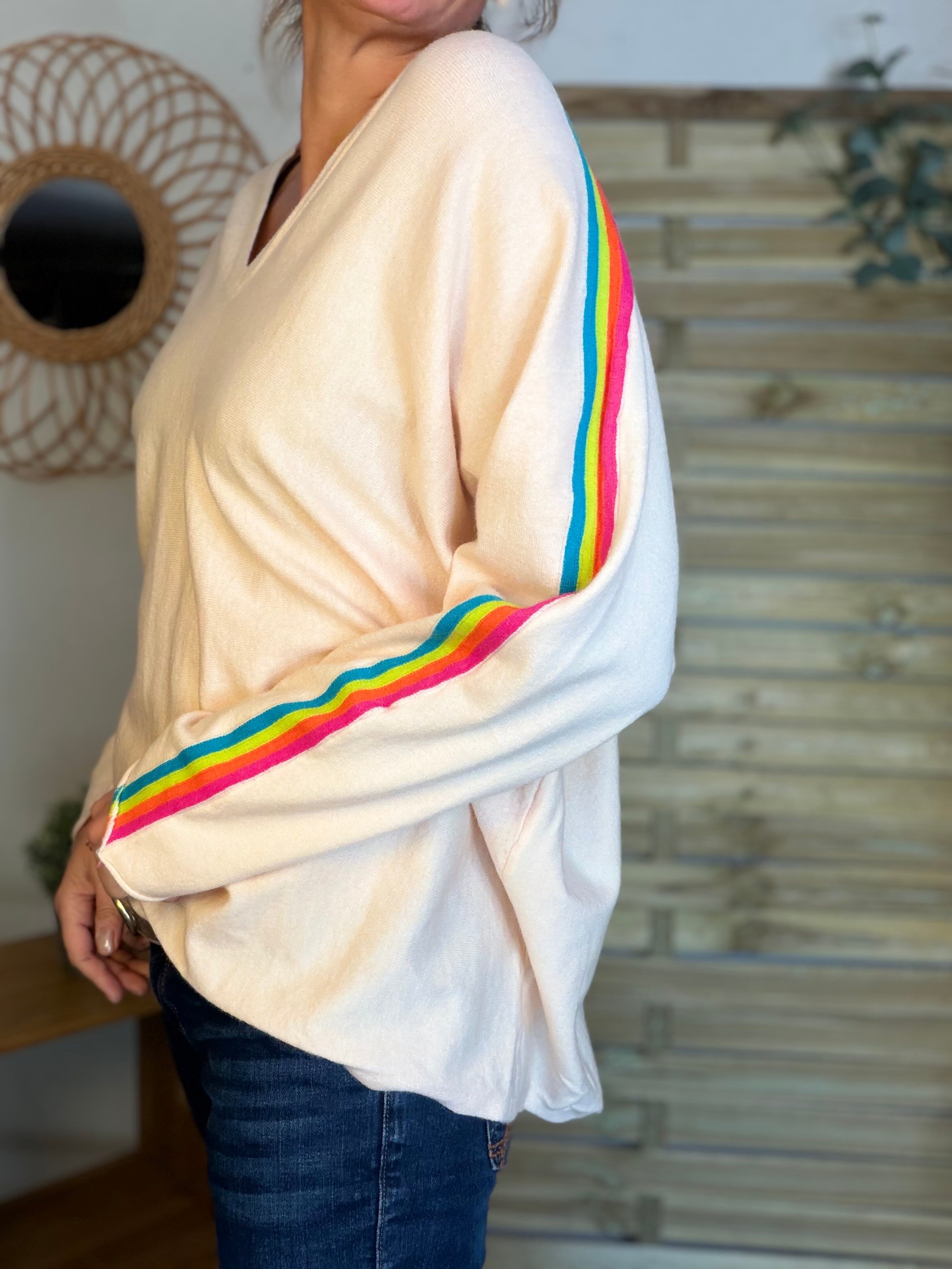 Pull fin avec bandes colorées, col V - RAINBOW OVERSIZE 🌈 Rose orangé