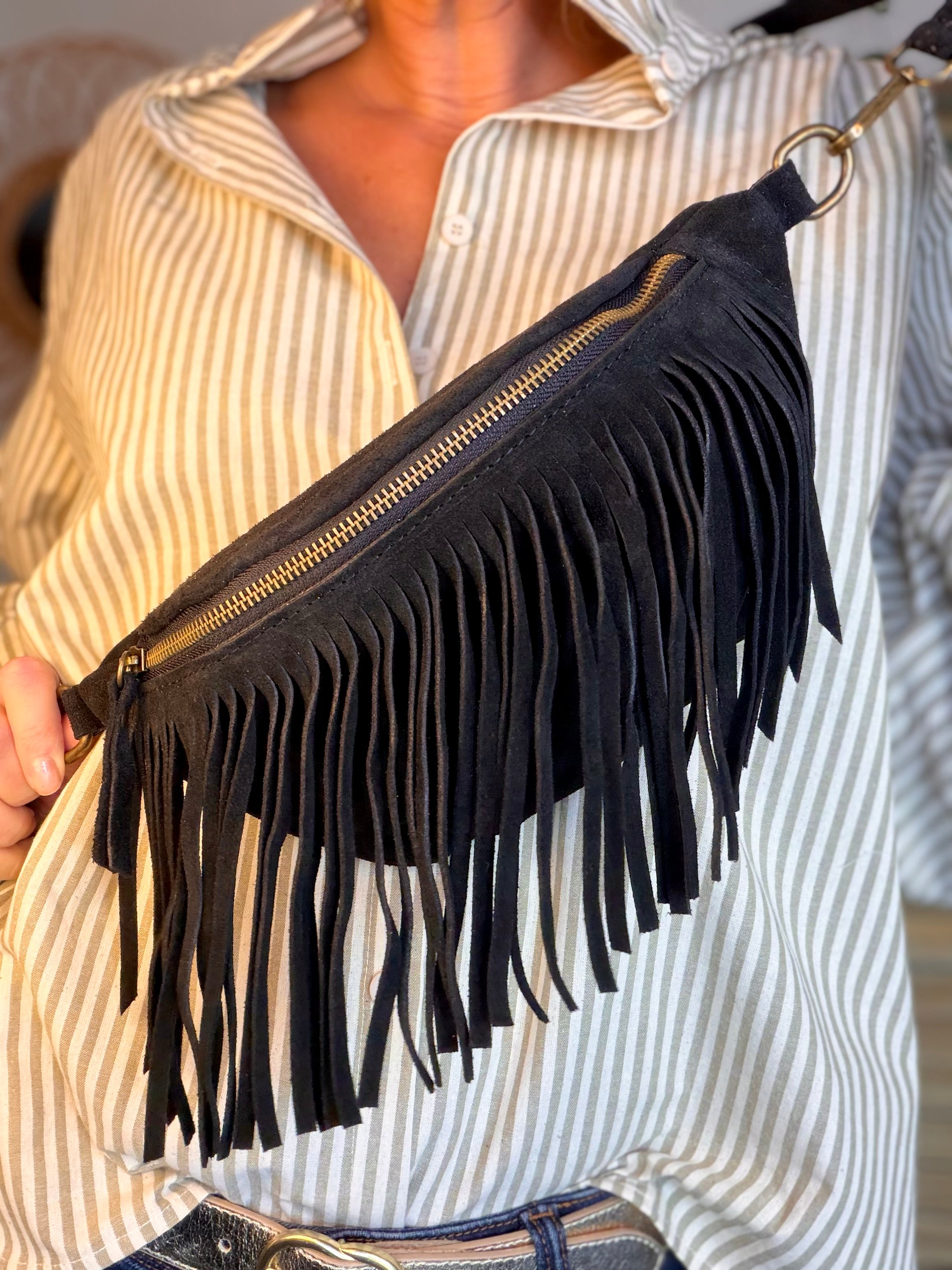 Sac banane avec franges en cuir daim - PIETRA - Noir