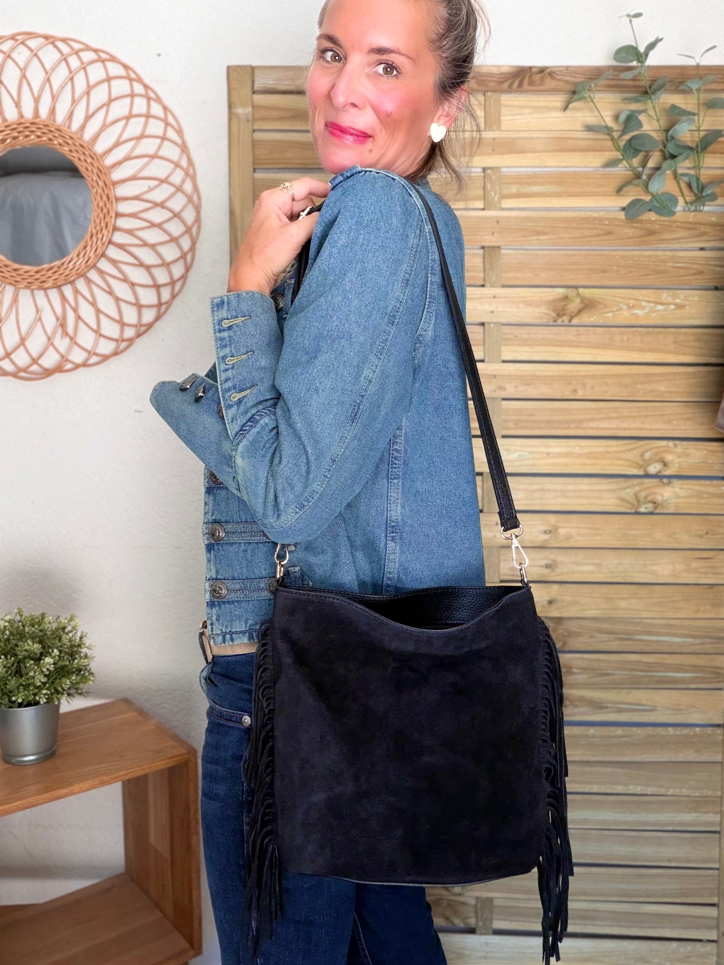 Sac seau en cuir daim avec franges KYLIE - Noir