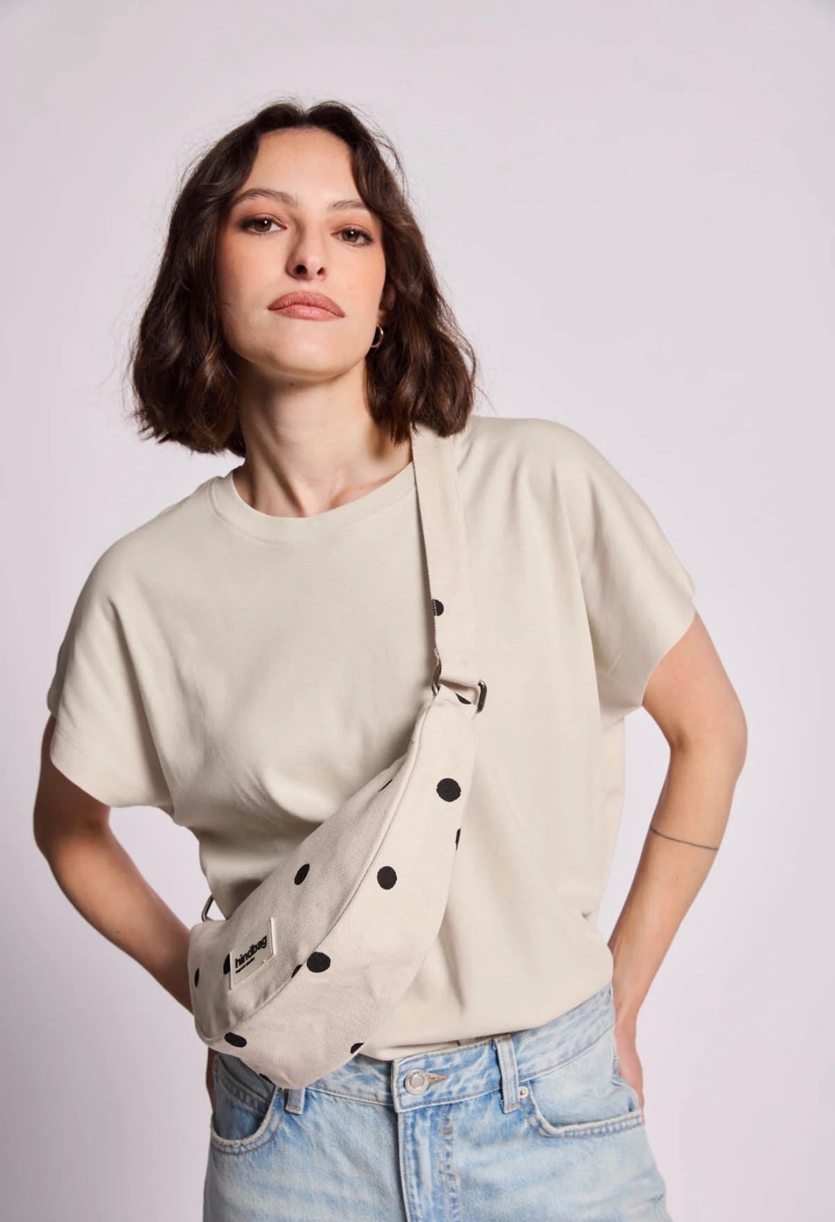 HINDBAG ANDRÉA - Sac banane demi-lune Pois écrue