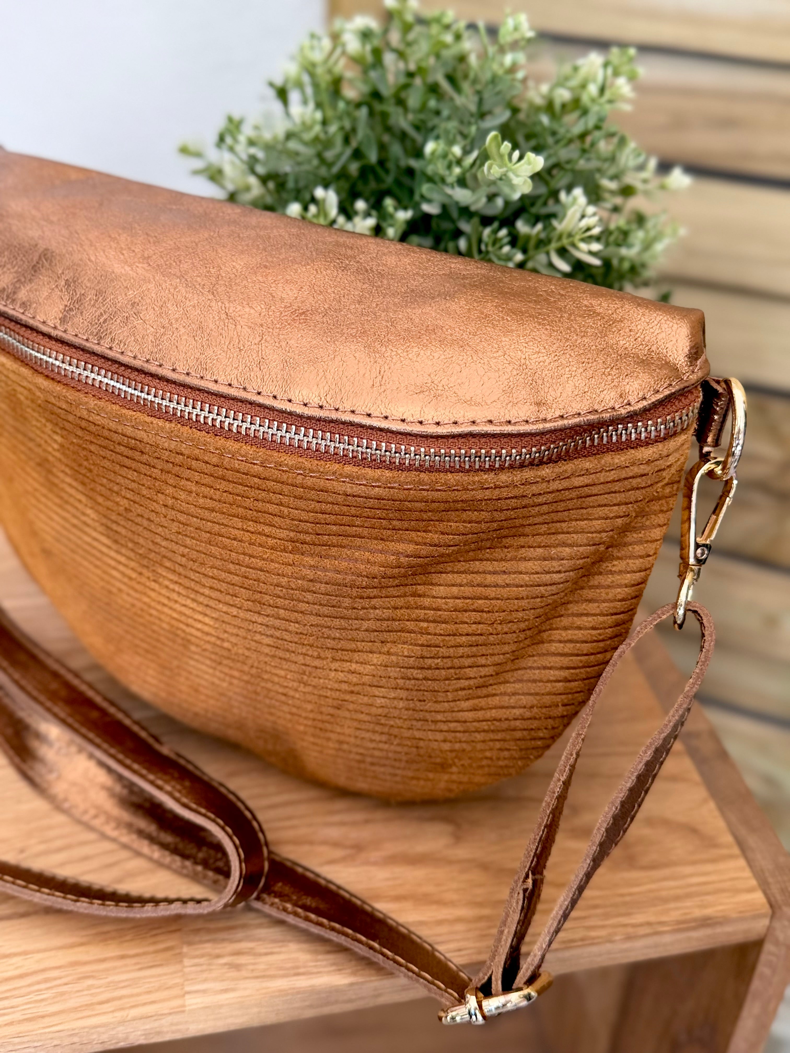 Sac banane XL 30cm en cuir irisé et velours - JANIS - Camel bi-matière