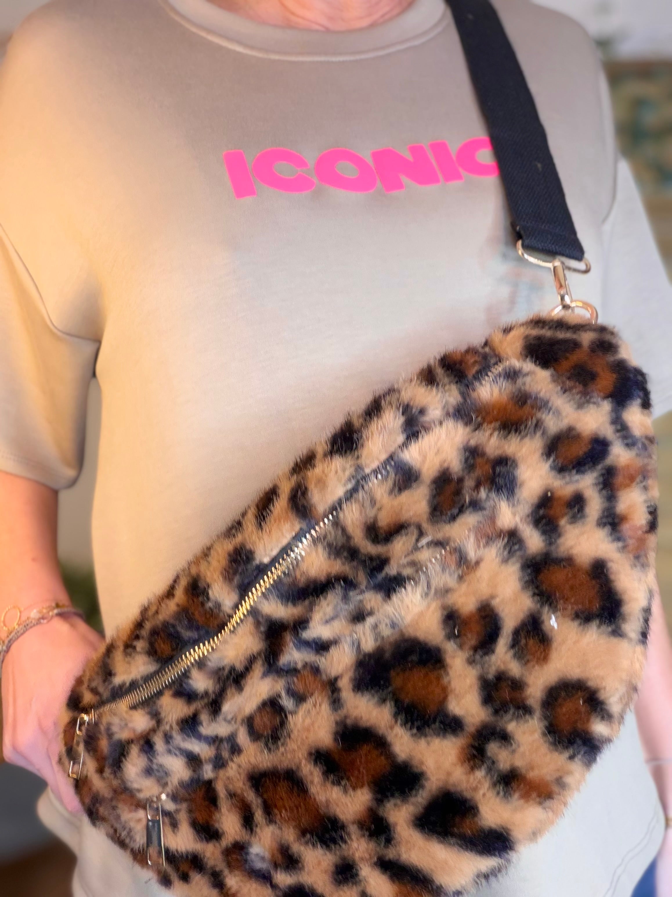 Sac banane L avec poche zippée avant, fourrure Léo Camel - STACEY 🐆